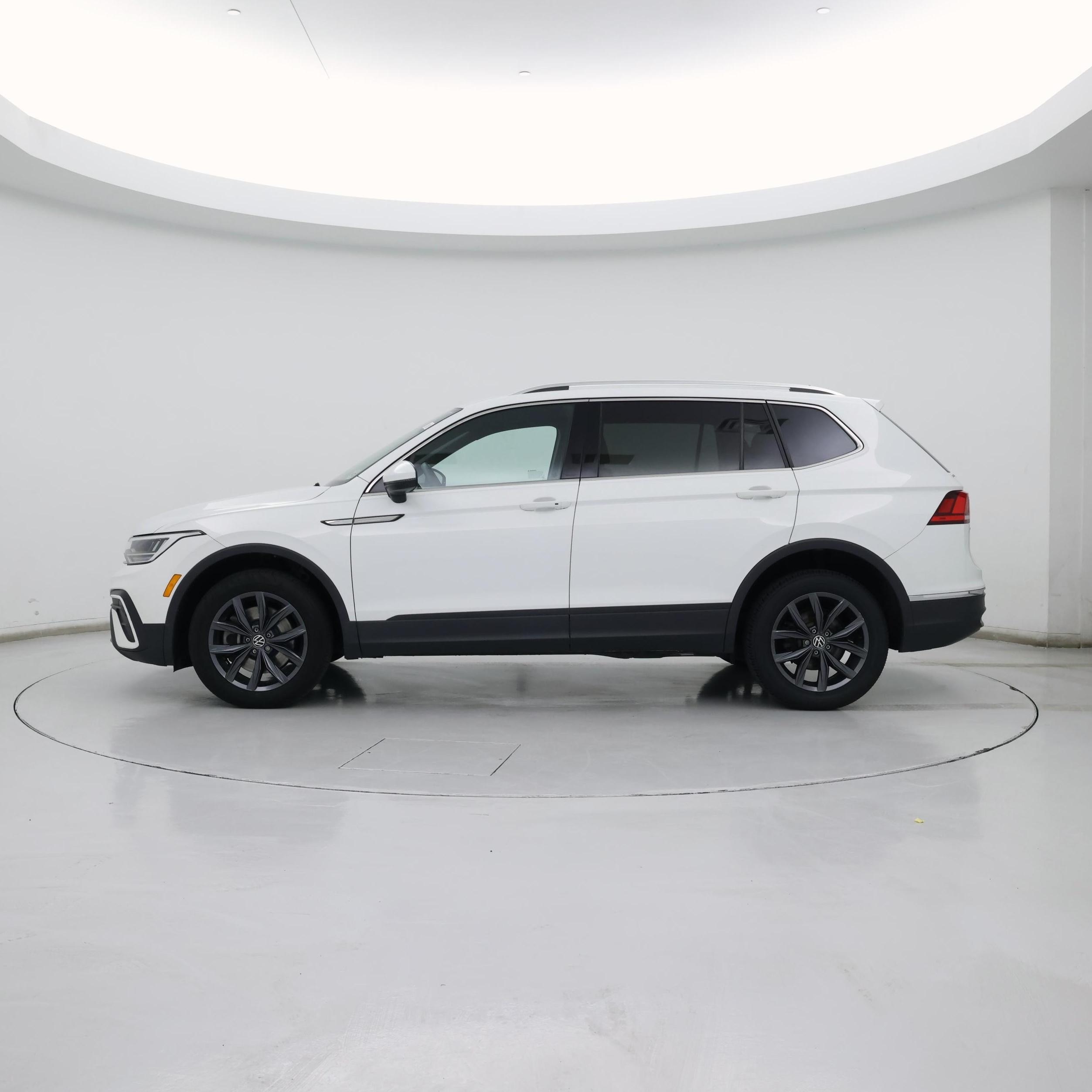 Thumbnail: 2022 Volkswagen Tiguan - 3