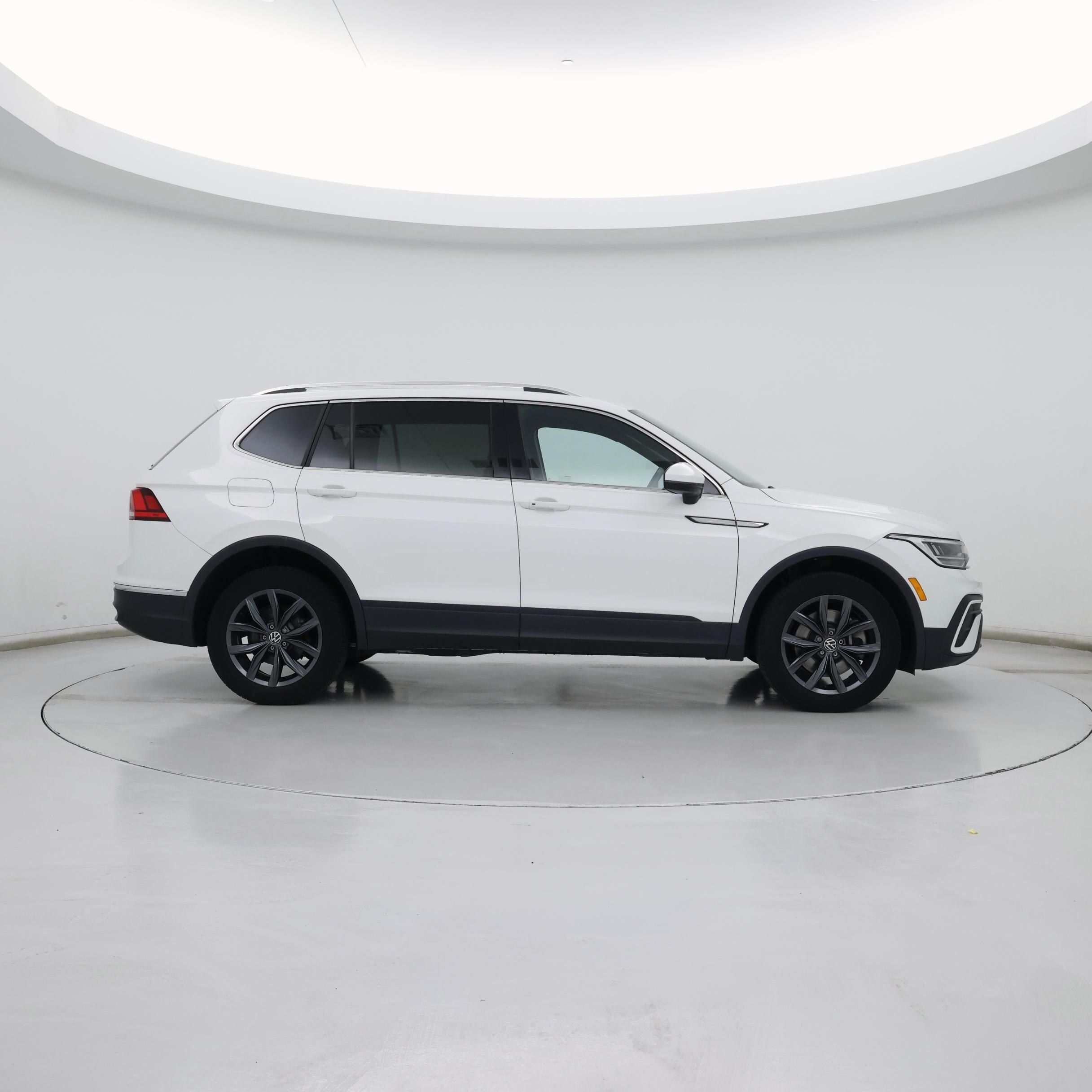 Thumbnail: 2022 Volkswagen Tiguan - 7