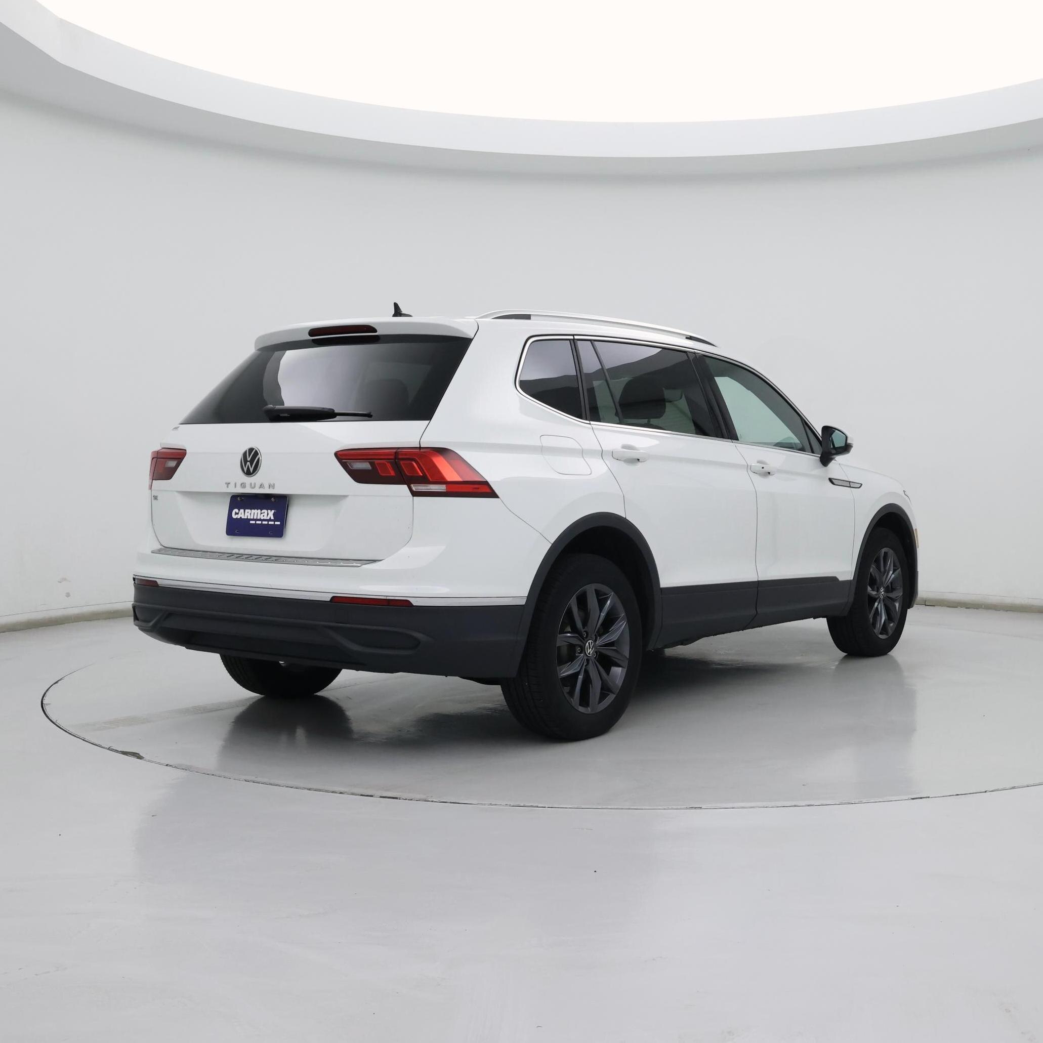 Thumbnail: 2022 Volkswagen Tiguan - 8