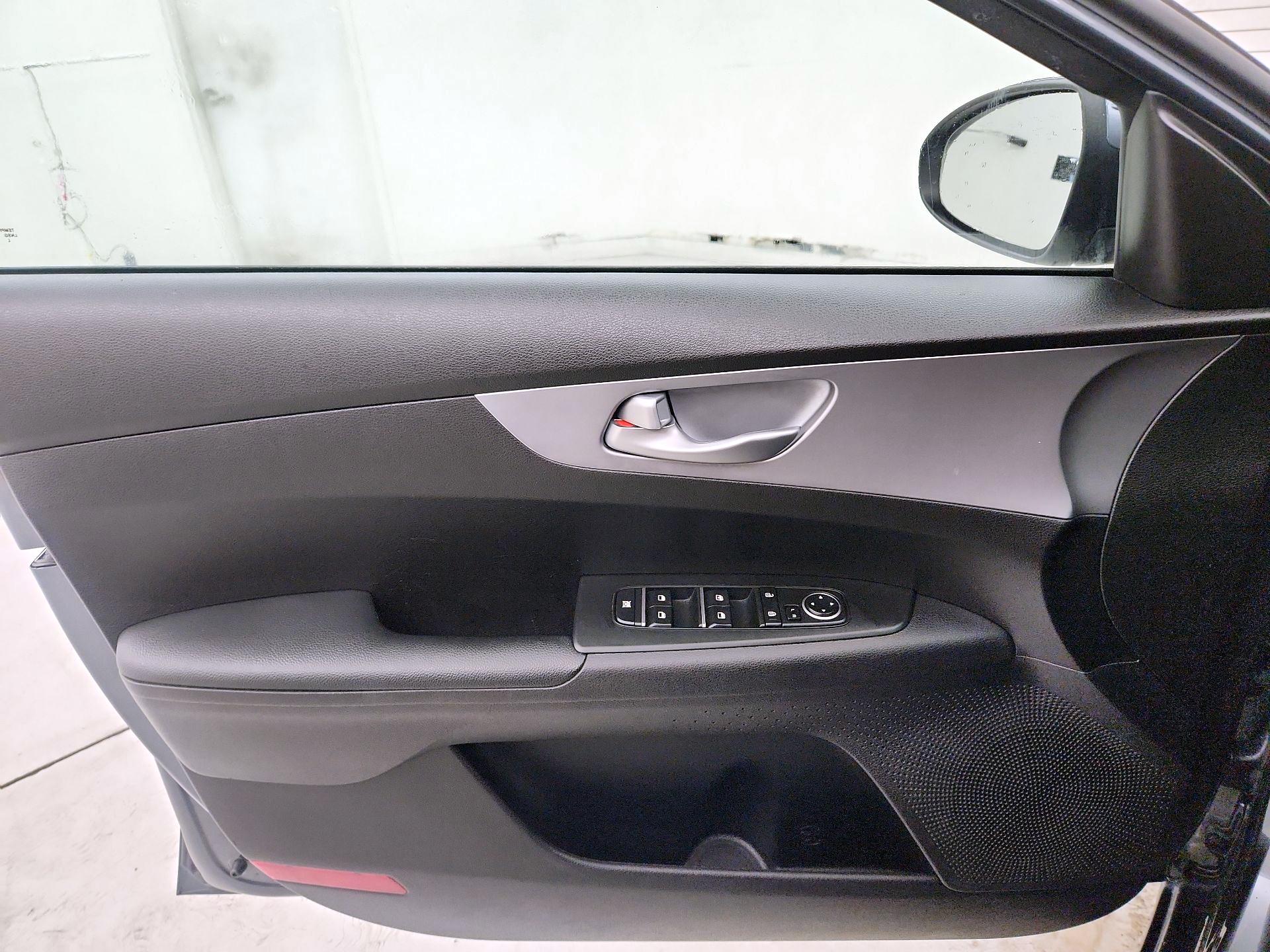 Thumbnail: 2023 Kia Forte - 12