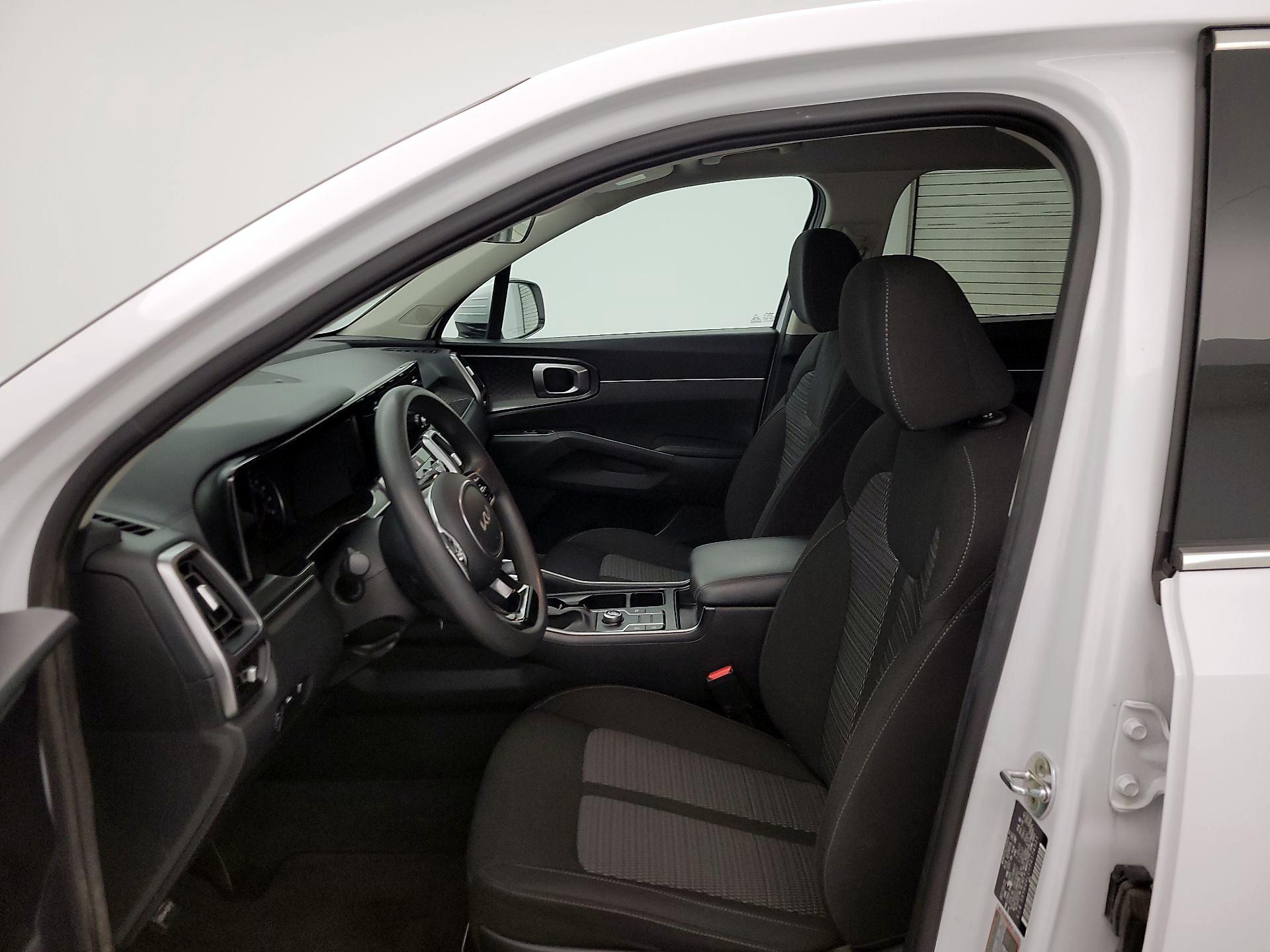 Thumbnail: 2023 Kia Sorento - 11