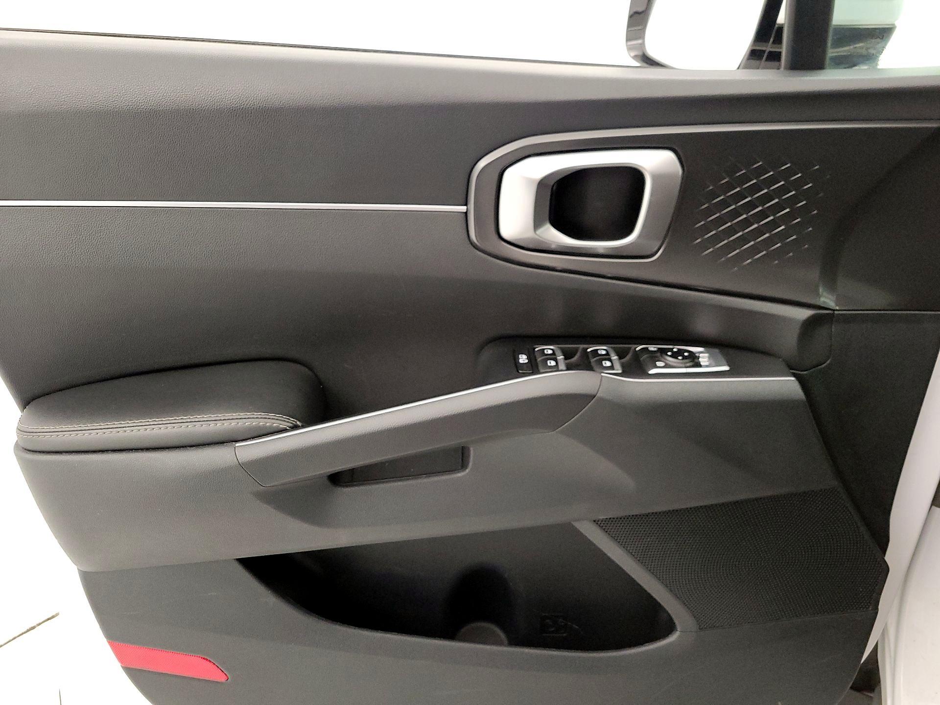 Thumbnail: 2023 Kia Sorento - 12