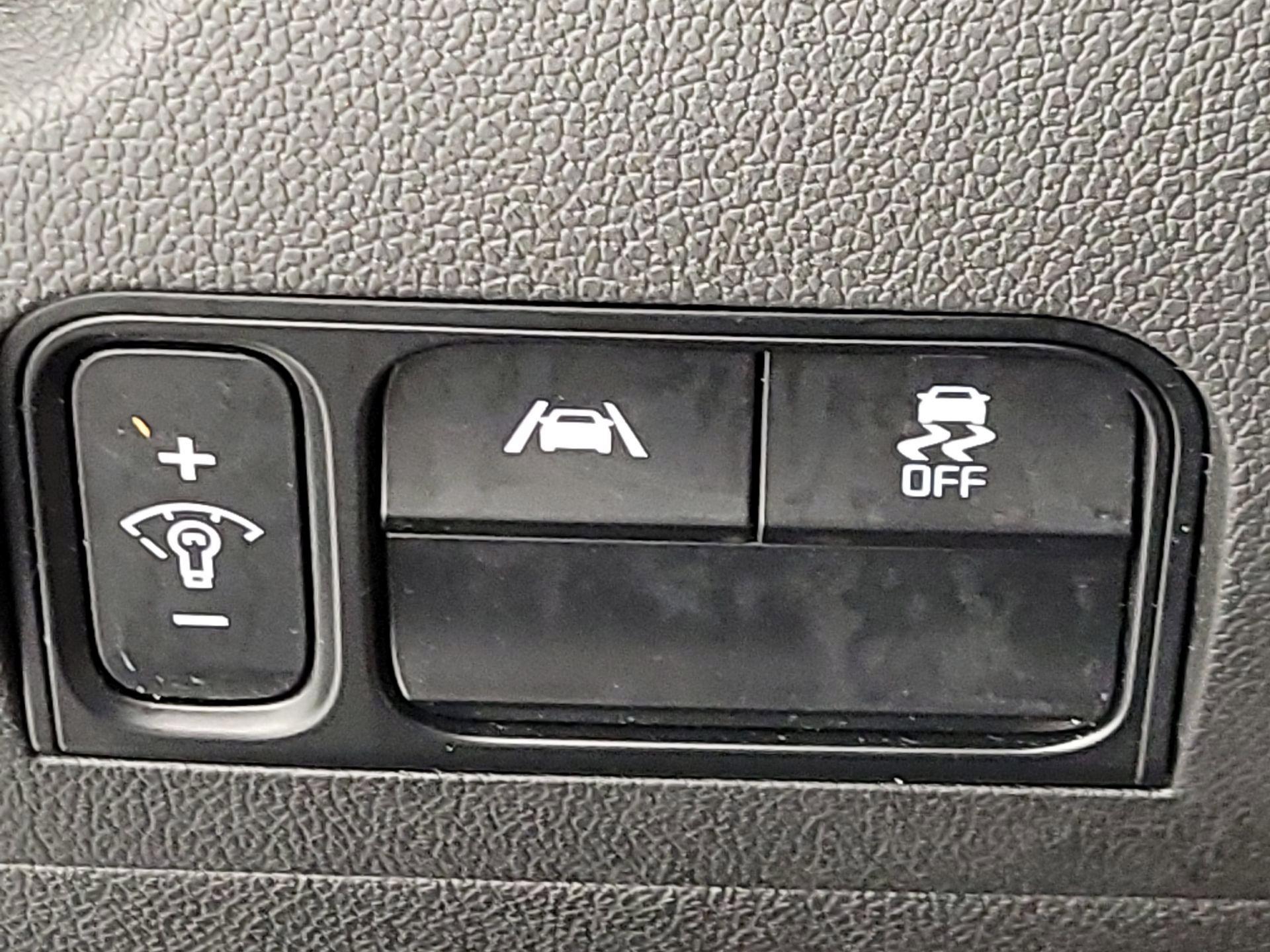 Thumbnail: 2023 Kia Sorento - 13