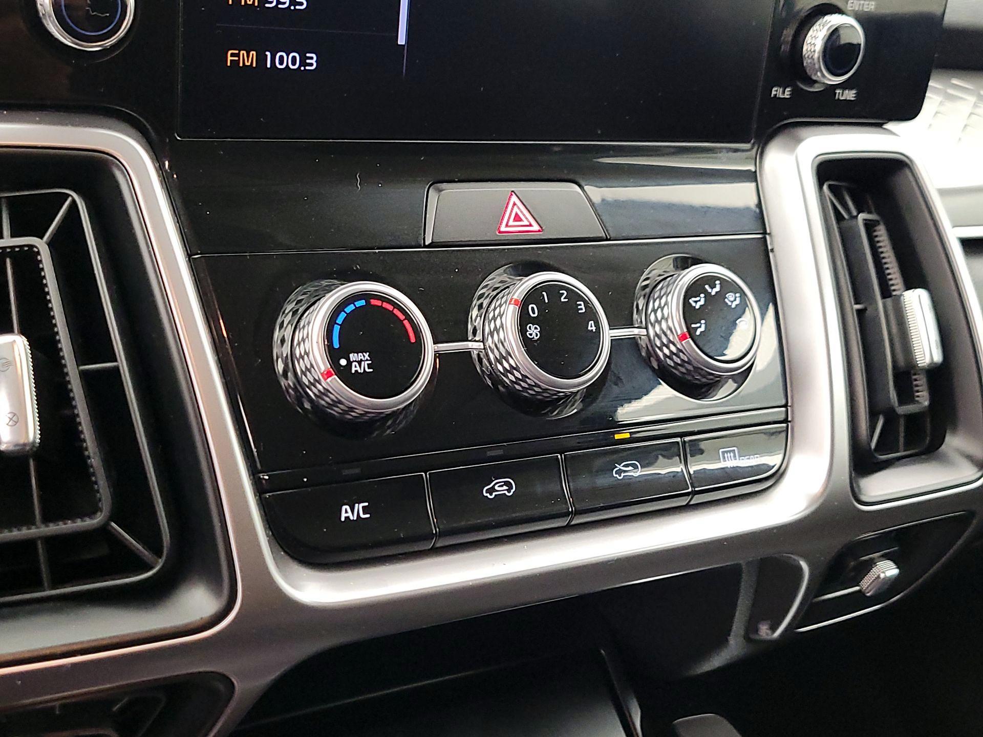 Thumbnail: 2023 Kia Sorento - 16