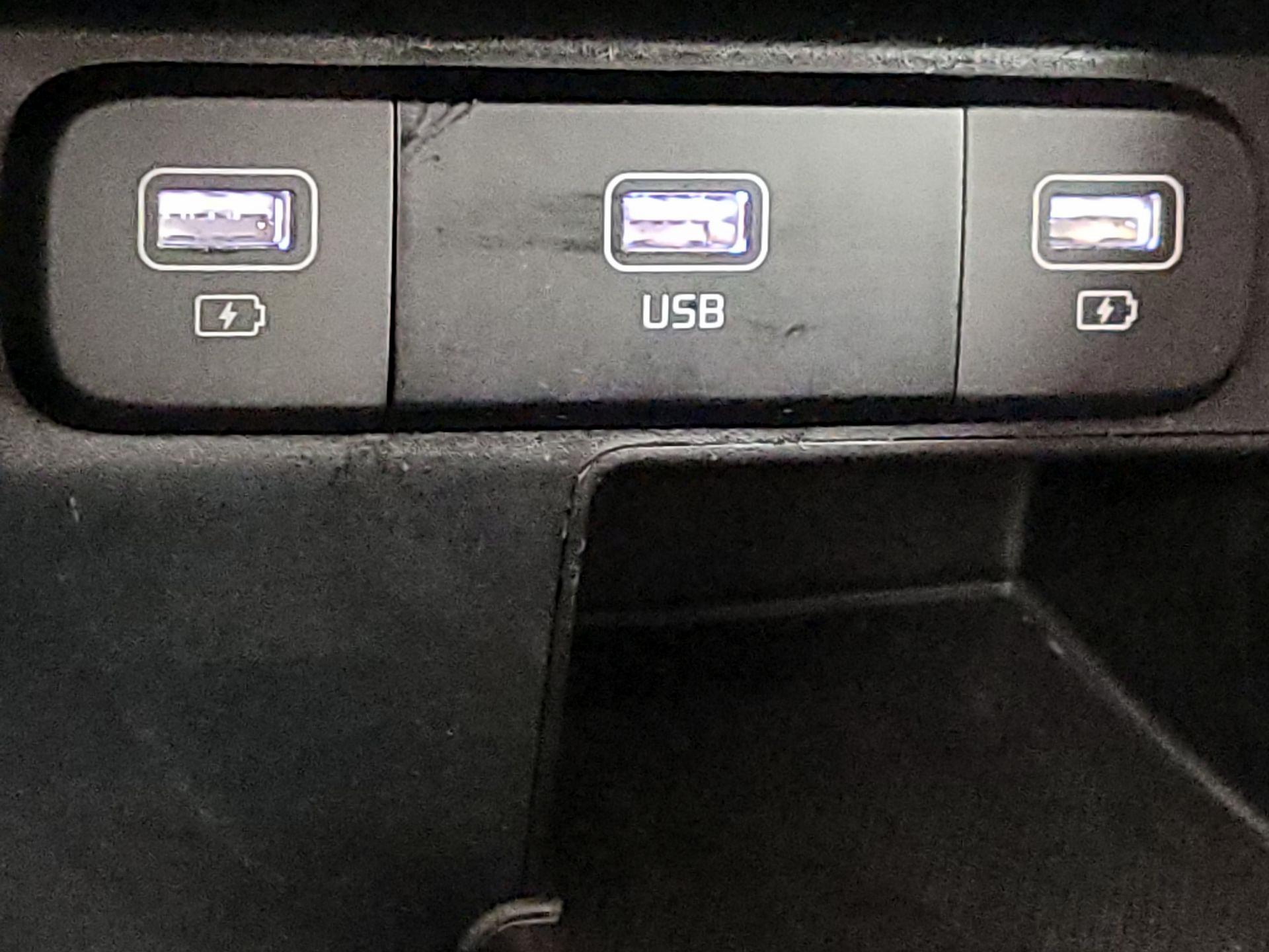 Thumbnail: 2023 Kia Sorento - 18