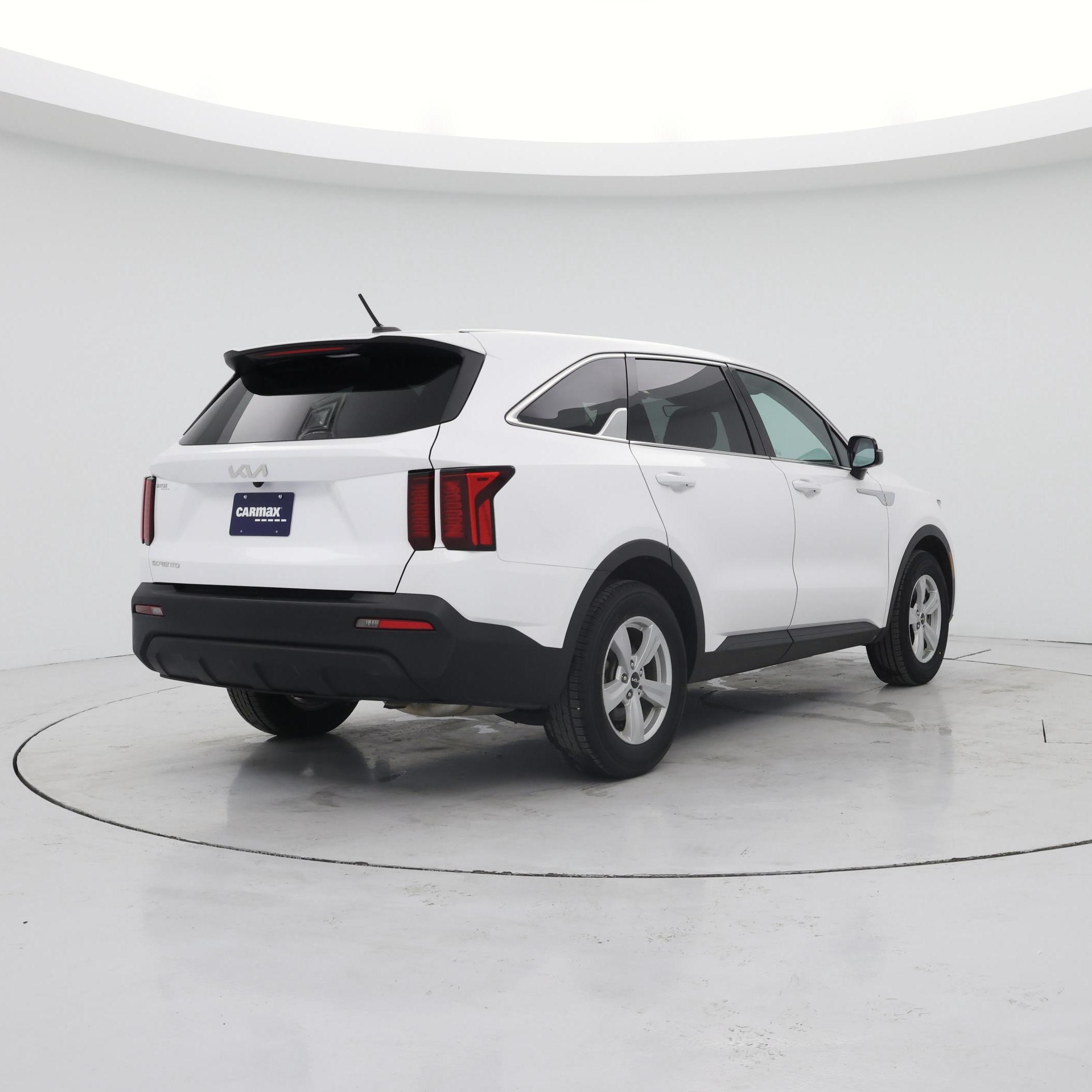 Thumbnail: 2023 Kia Sorento - 8