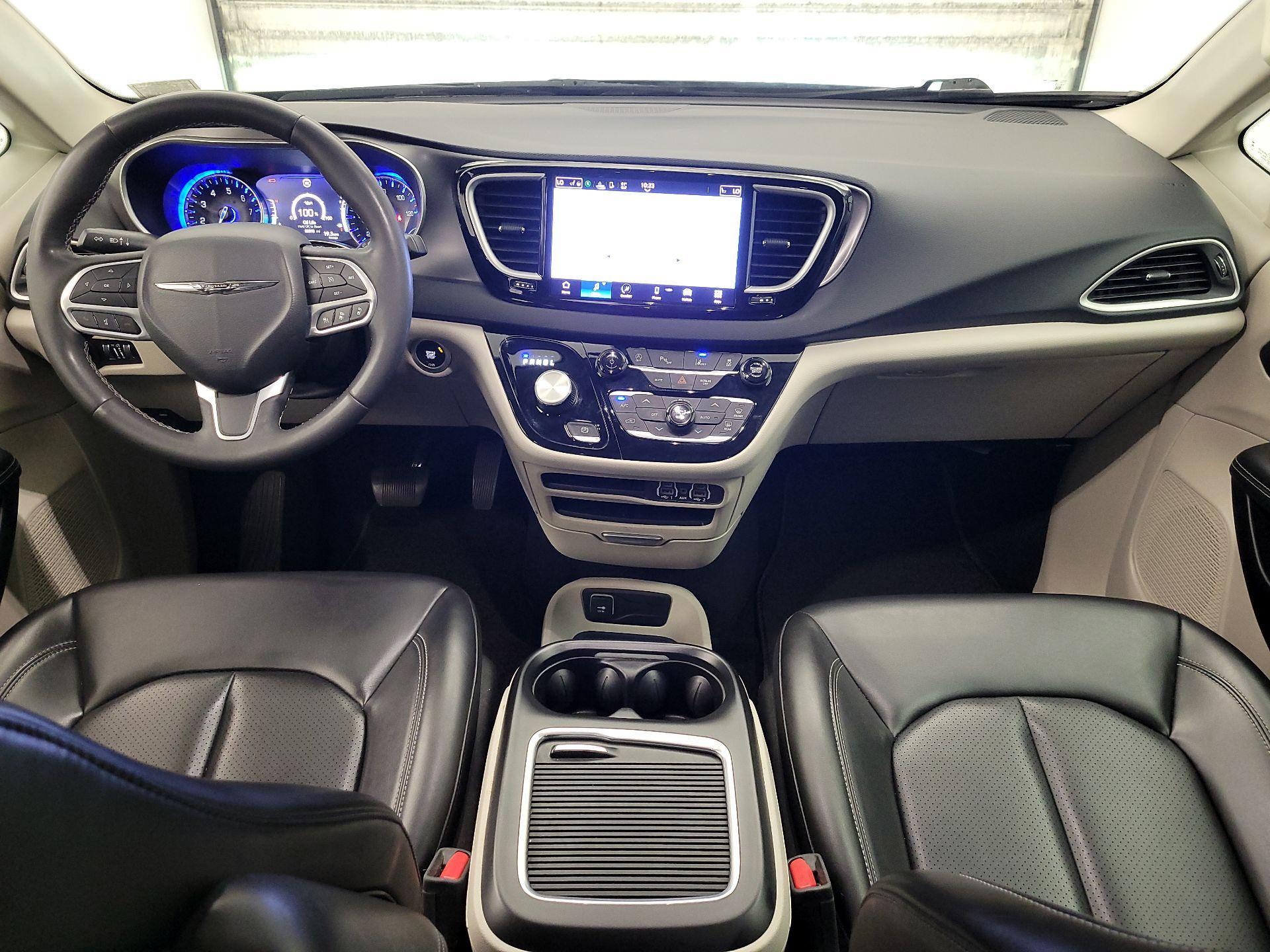 Thumbnail: 2023 Chrysler Pacifica - 9