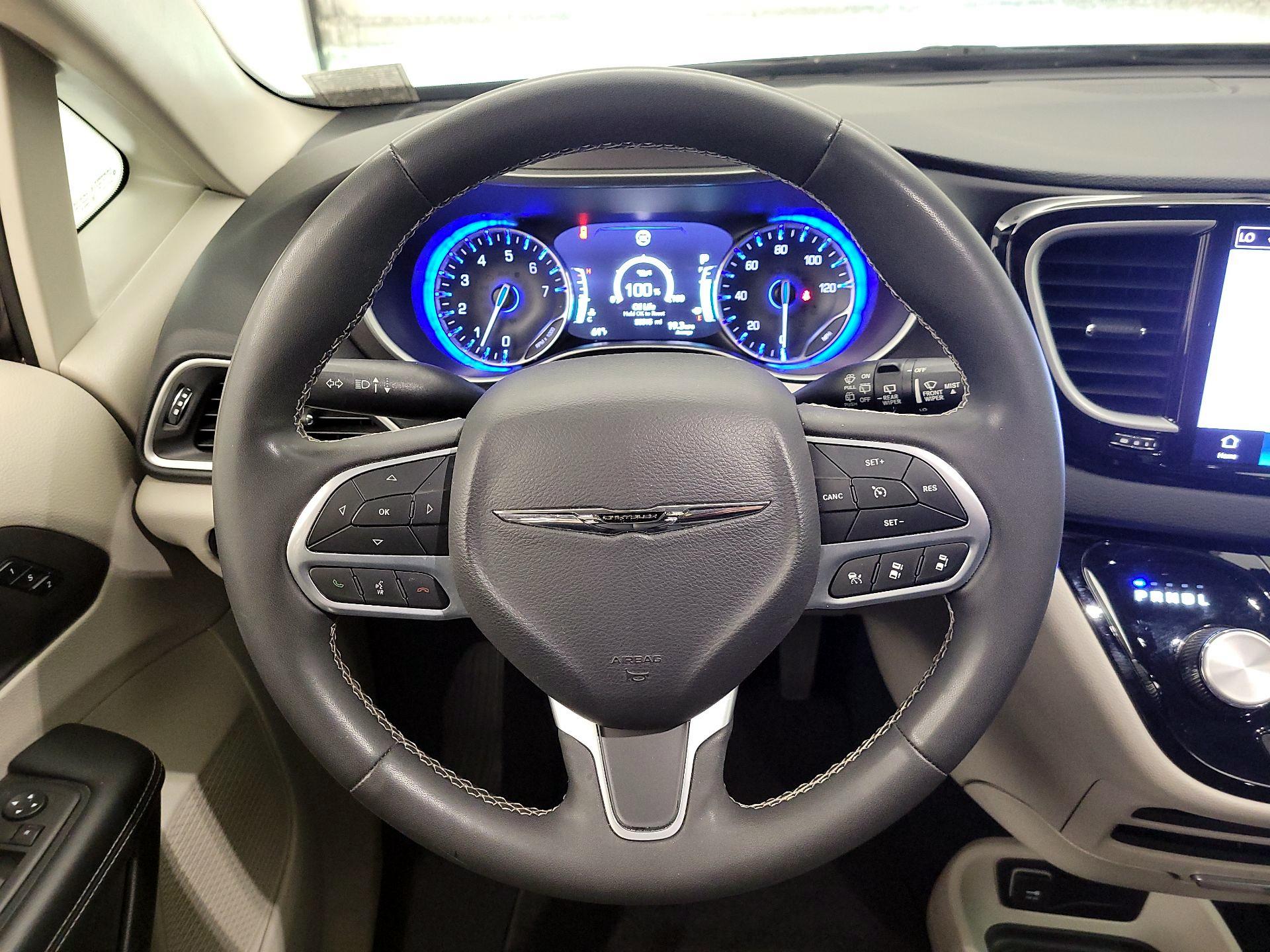 Thumbnail: 2023 Chrysler Pacifica - 10