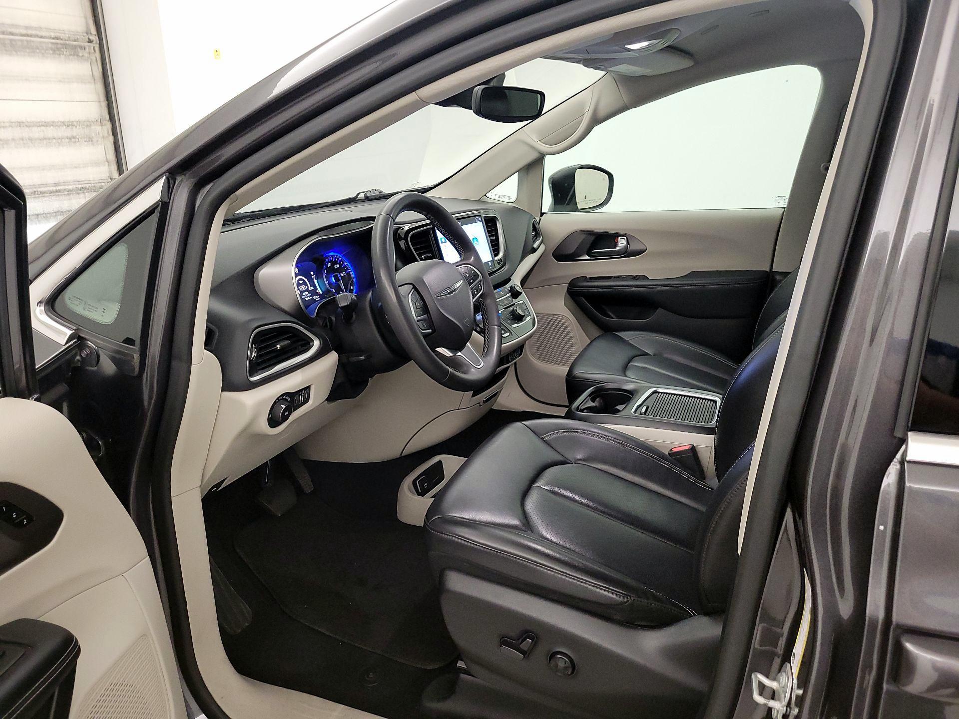 Thumbnail: 2023 Chrysler Pacifica - 11