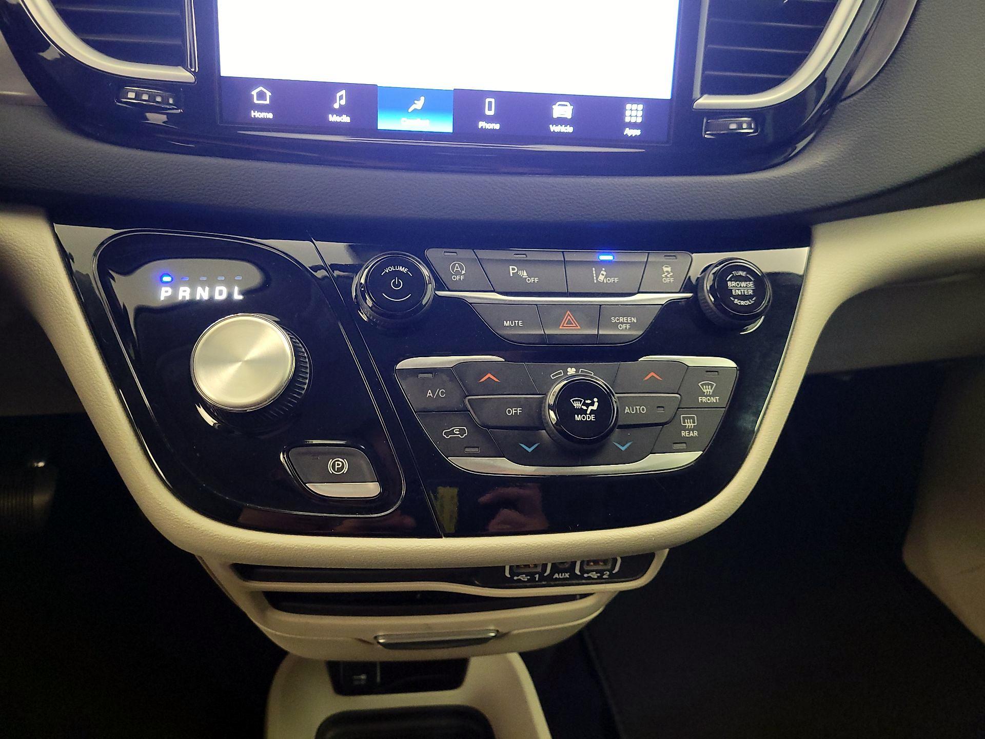 Thumbnail: 2023 Chrysler Pacifica - 16