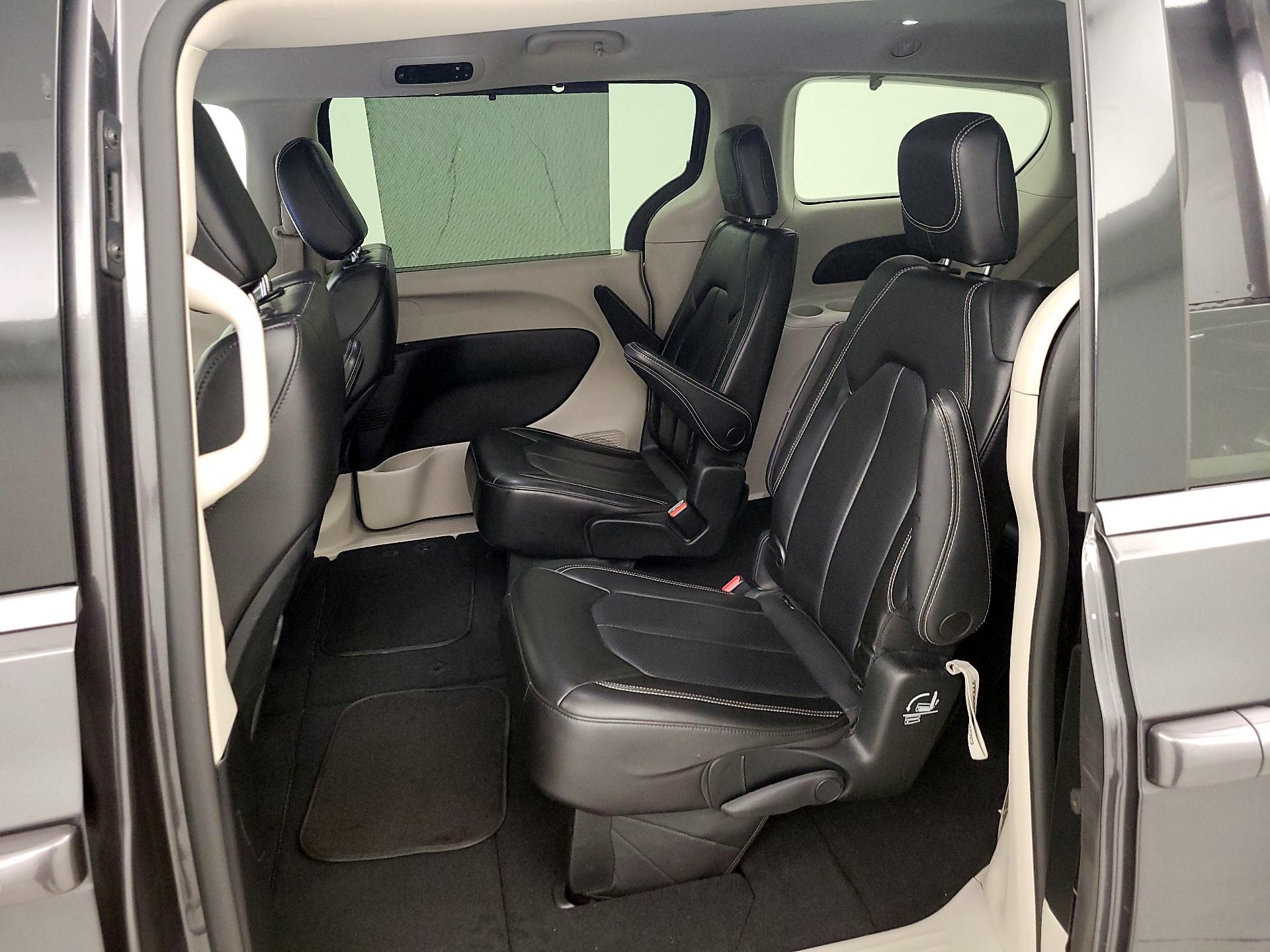 Thumbnail: 2023 Chrysler Pacifica - 18