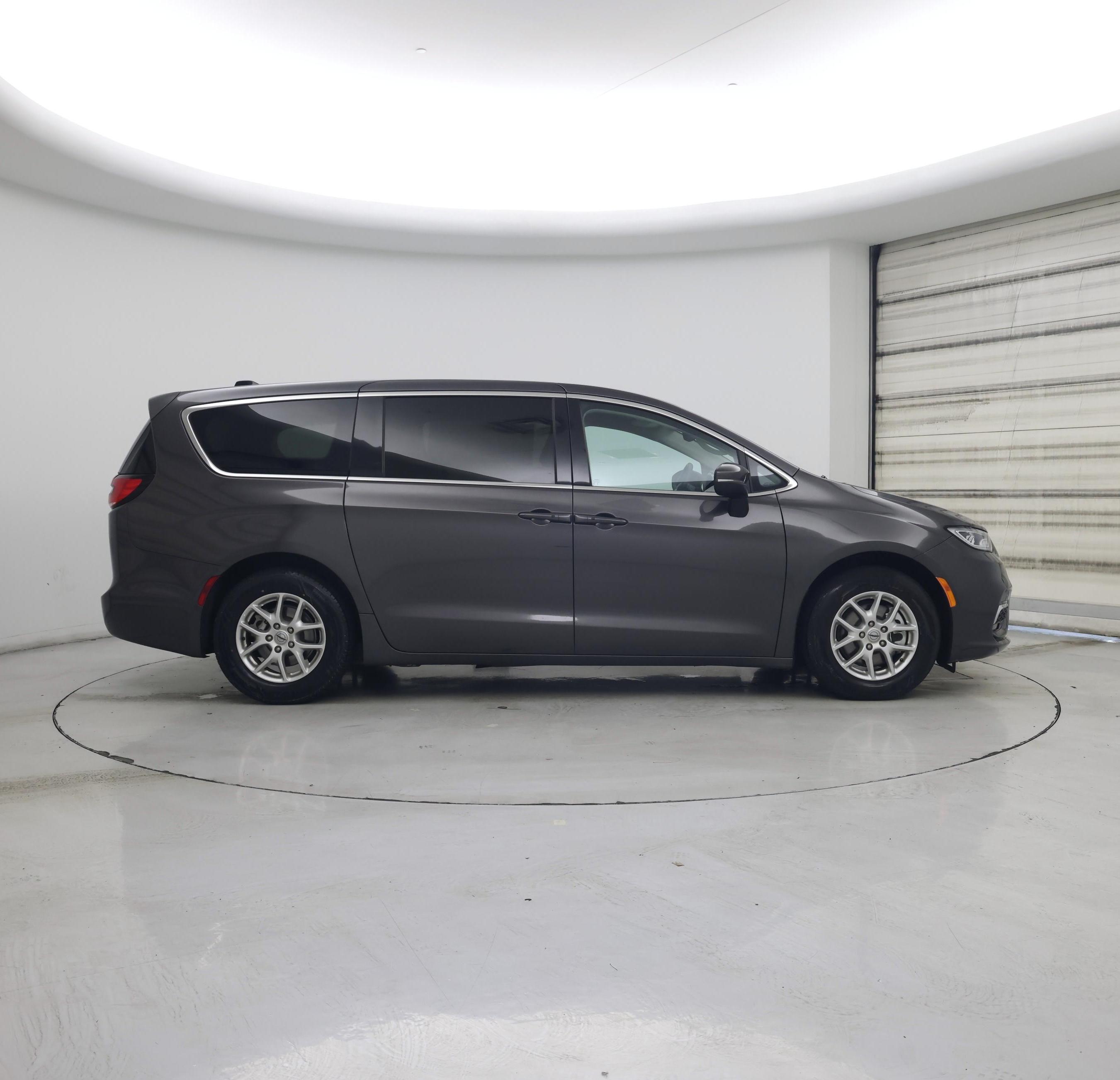 Thumbnail: 2023 Chrysler Pacifica - 7