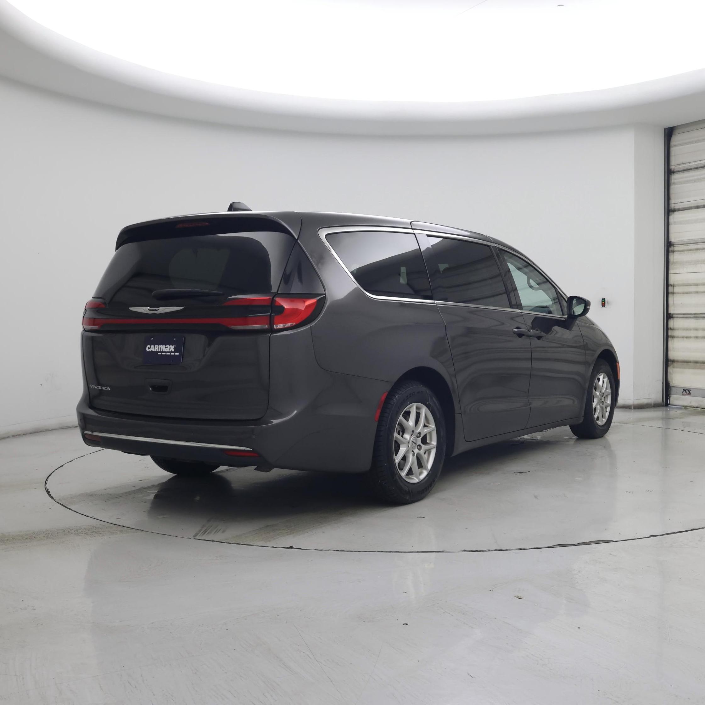 Thumbnail: 2023 Chrysler Pacifica - 8