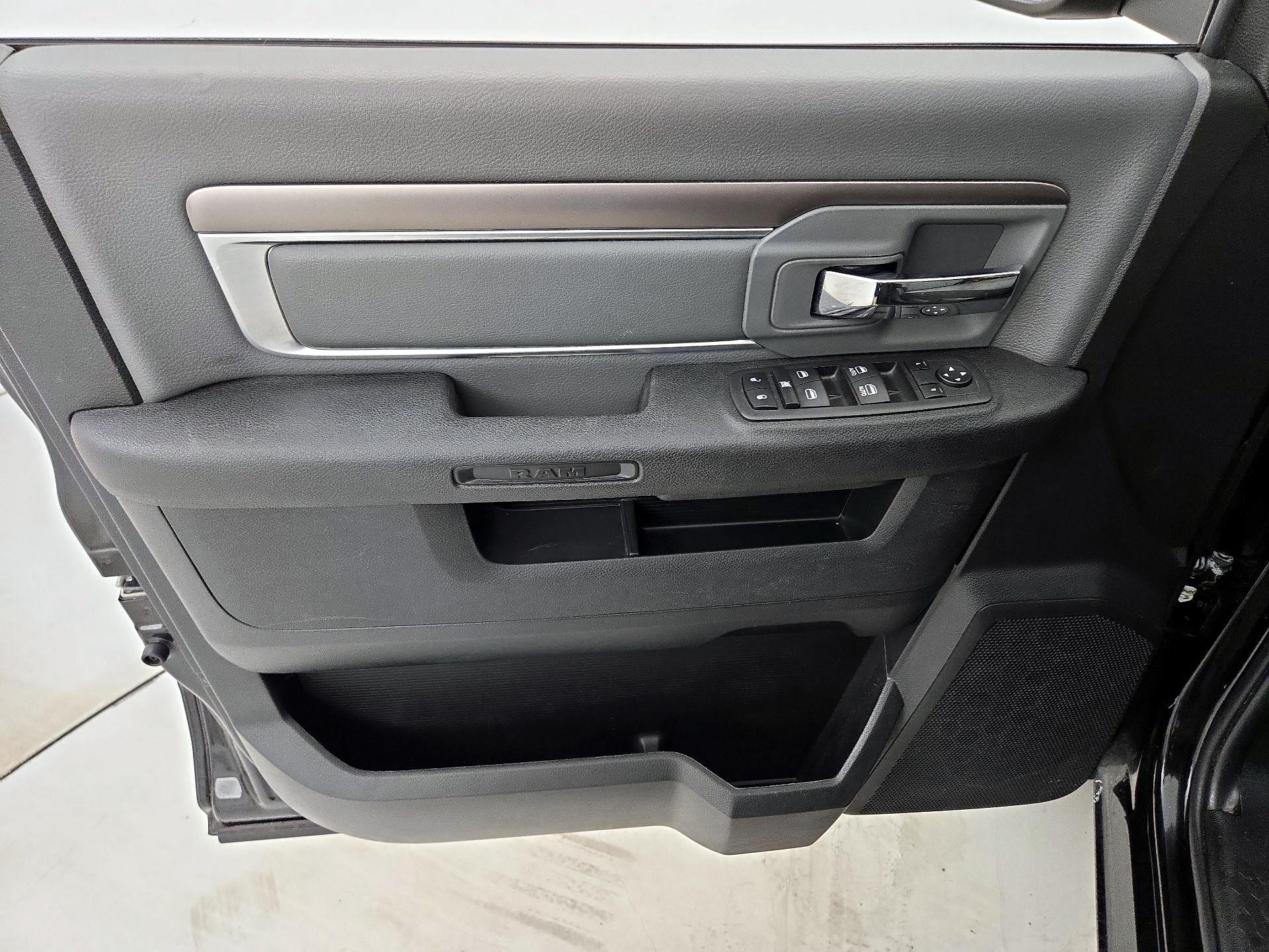 Thumbnail: 2024 RAM 1500 Classic - 12