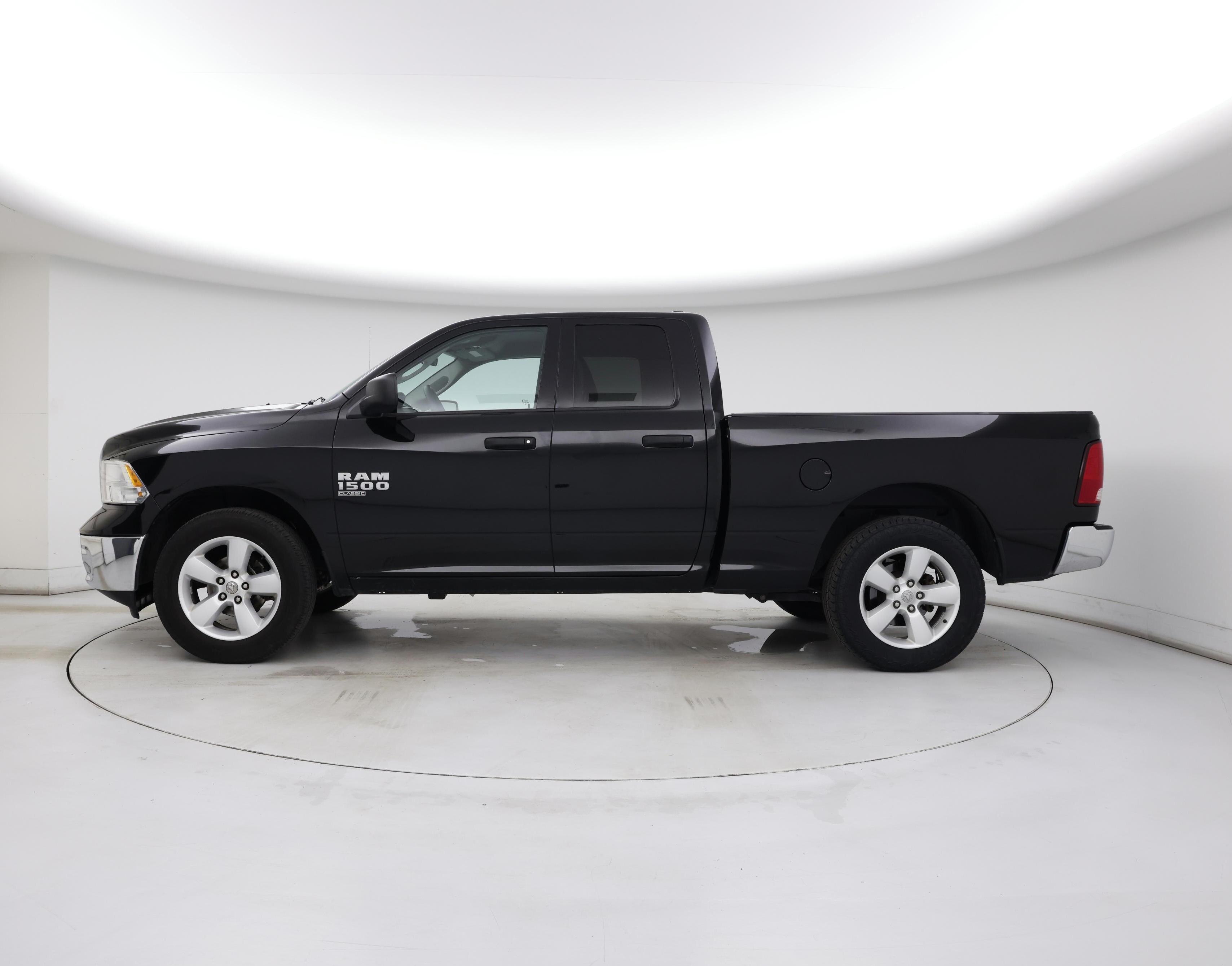 Thumbnail: 2024 RAM 1500 Classic - 3