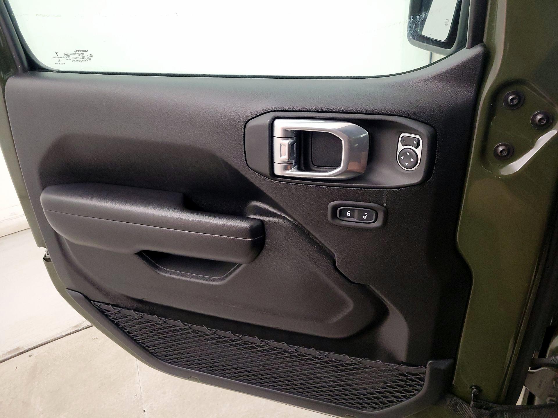 Thumbnail: 2021 Jeep Gladiator - 12