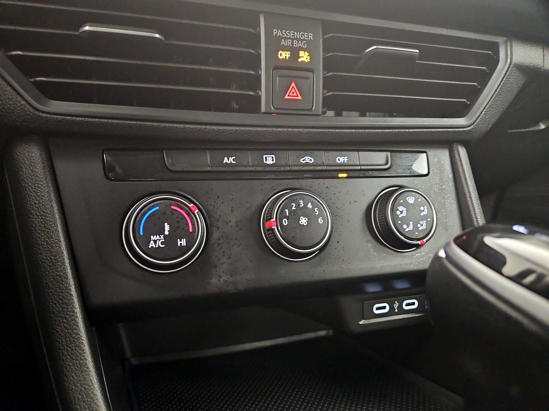 Thumbnail: 2024 Volkswagen Jetta - 16