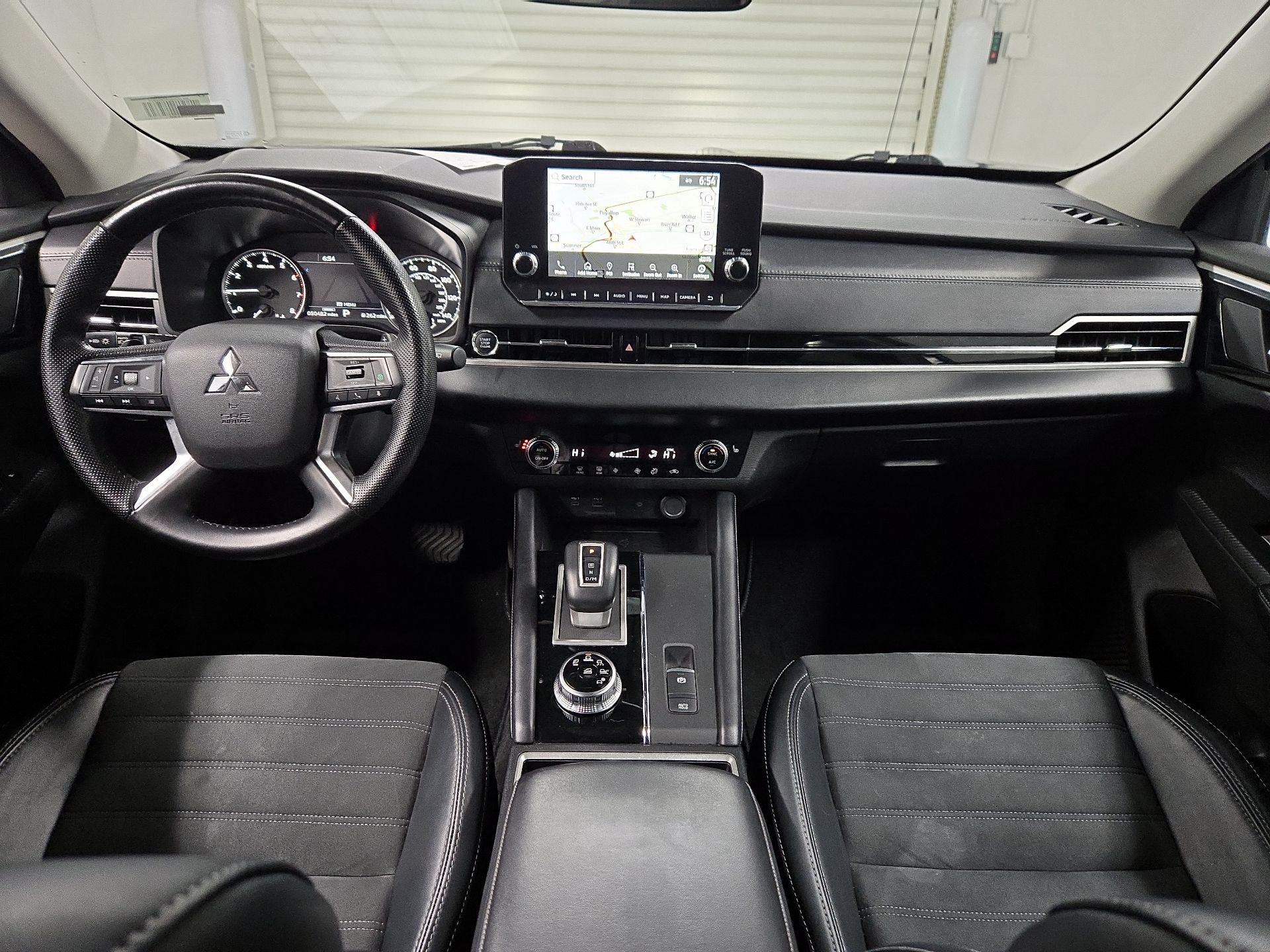 Thumbnail: 2024 Mitsubishi Outlander - 9