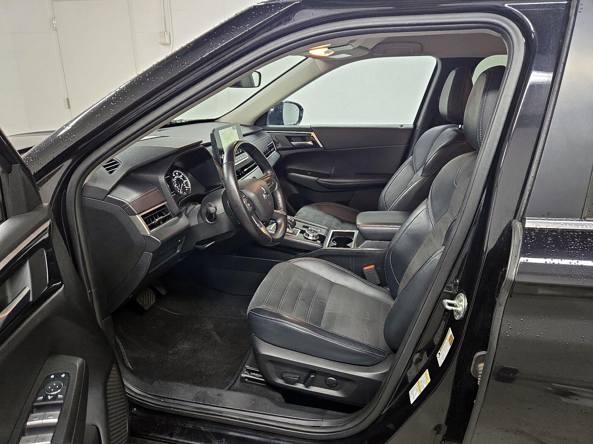 Thumbnail: 2024 Mitsubishi Outlander - 11