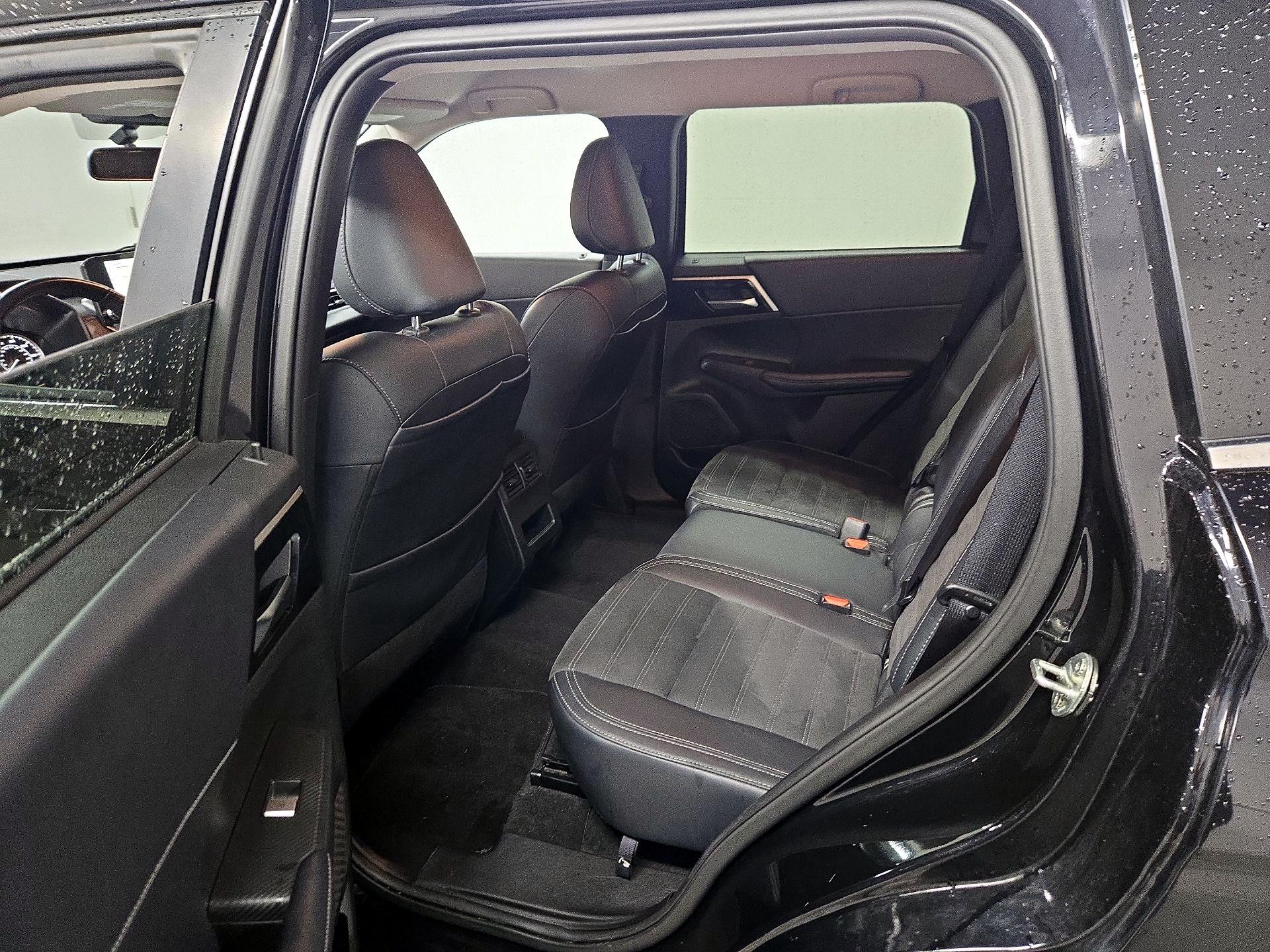 Thumbnail: 2024 Mitsubishi Outlander - 20