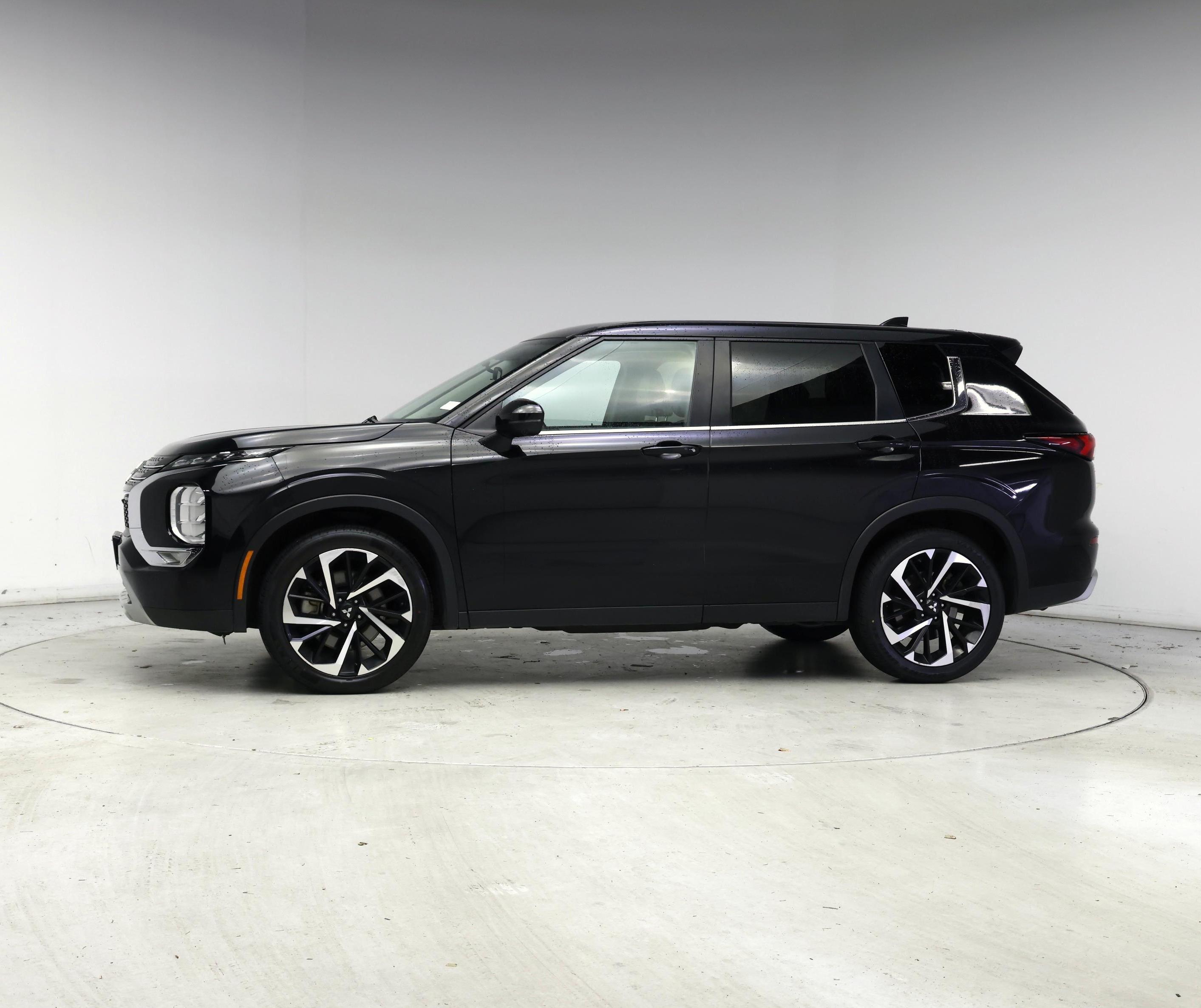 Thumbnail: 2024 Mitsubishi Outlander - 3