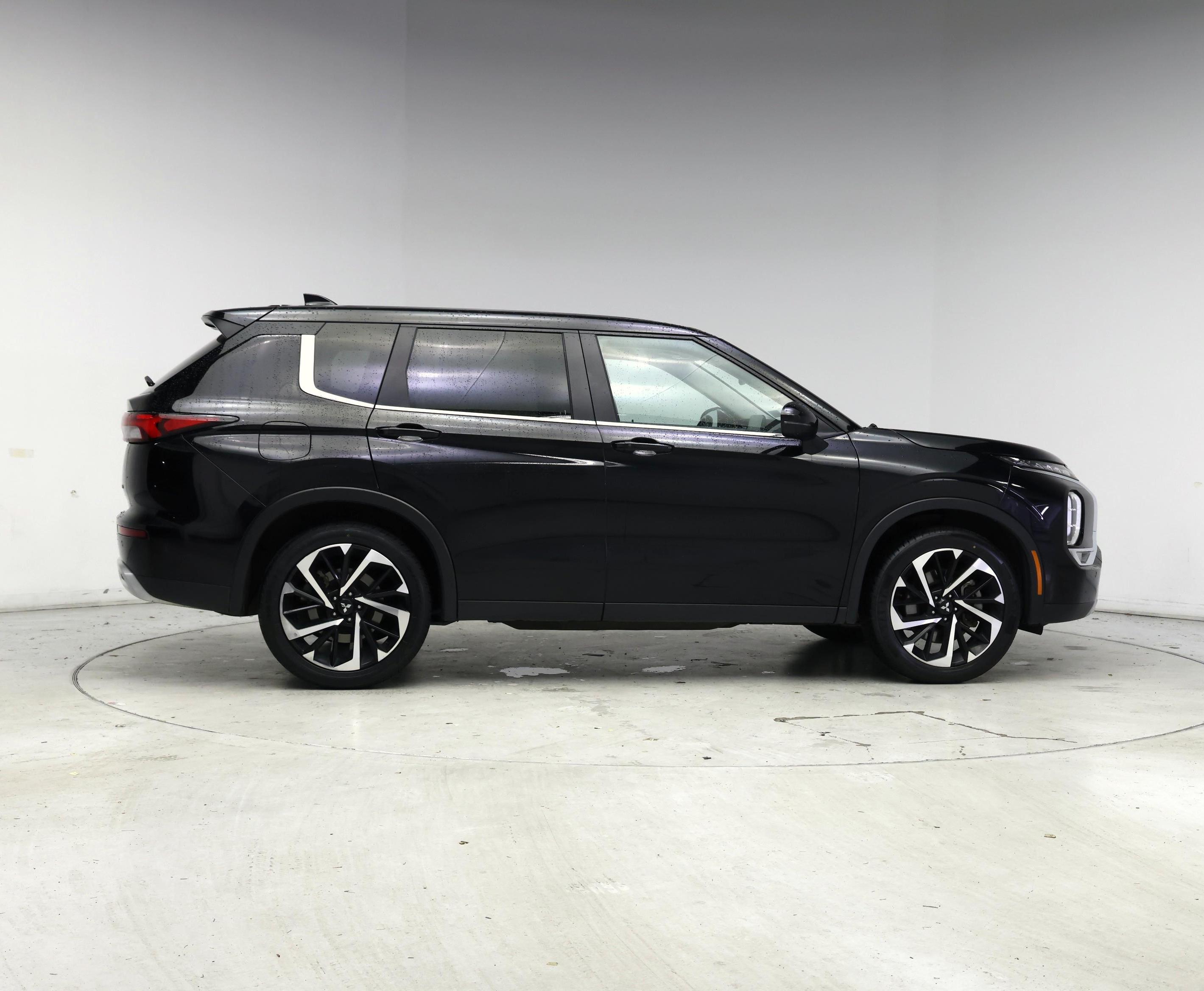 Thumbnail: 2024 Mitsubishi Outlander - 7