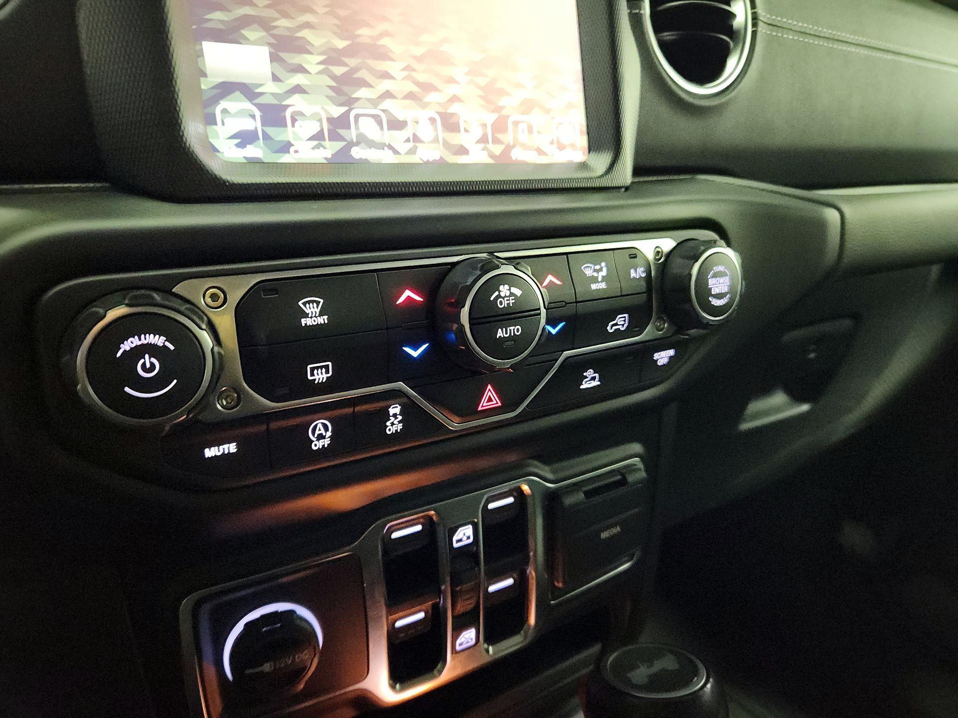 Thumbnail: 2022 Jeep Wrangler - 17