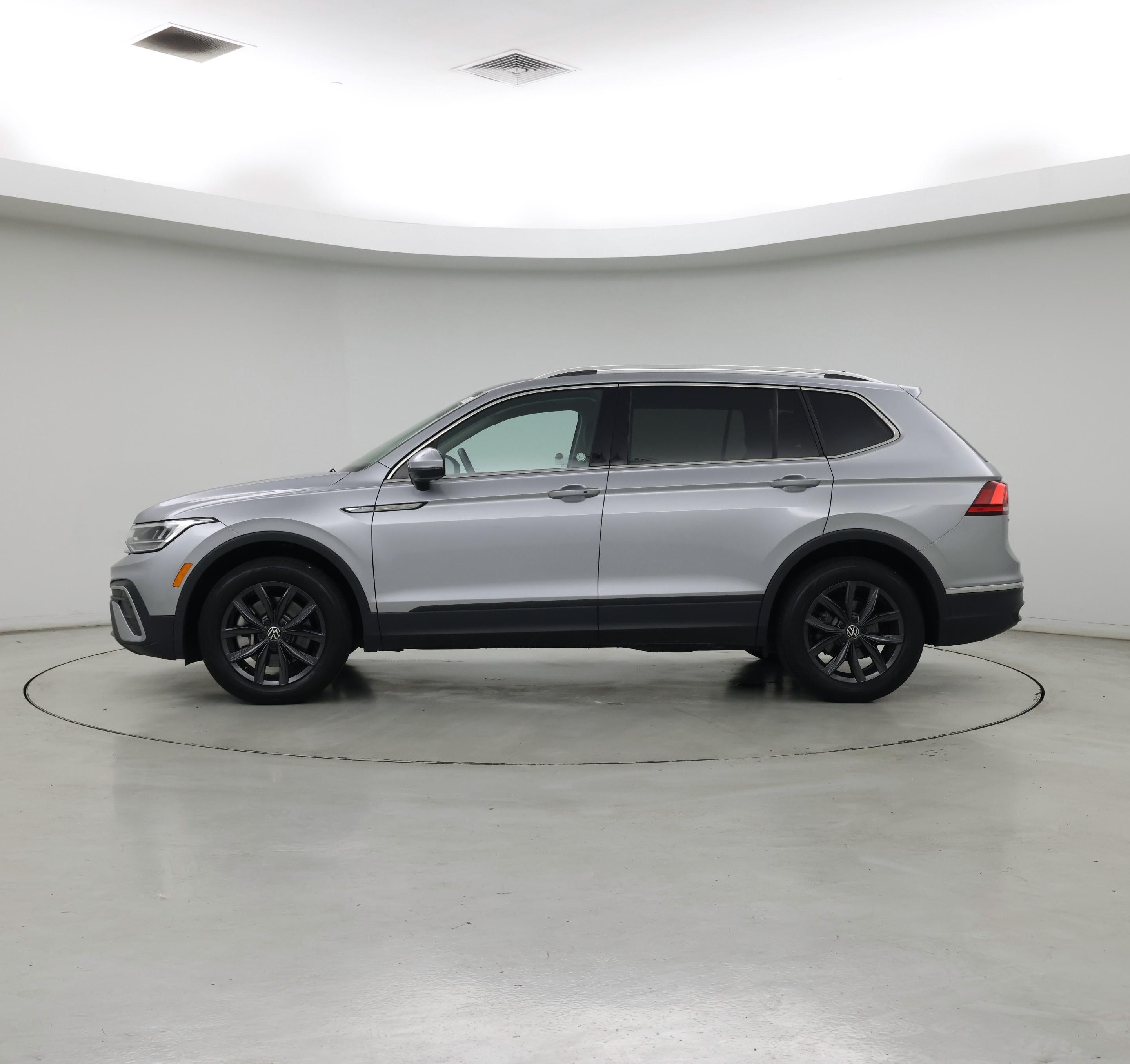 Thumbnail: 2024 Volkswagen Tiguan - 3