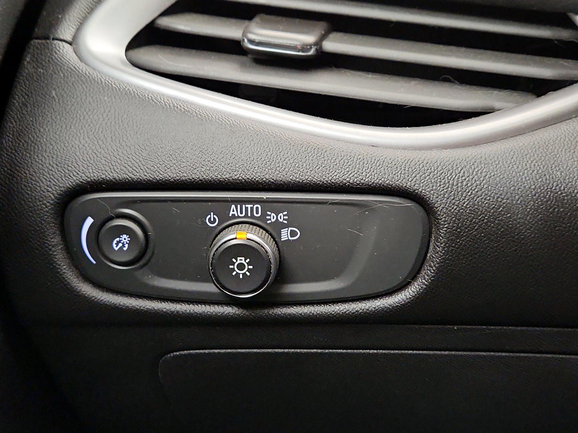 Thumbnail: 2022 Chevrolet Malibu - 13