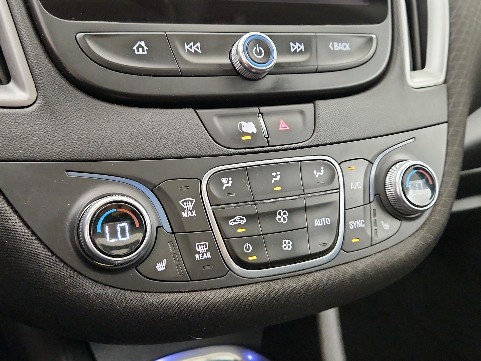 Thumbnail: 2022 Chevrolet Malibu - 16