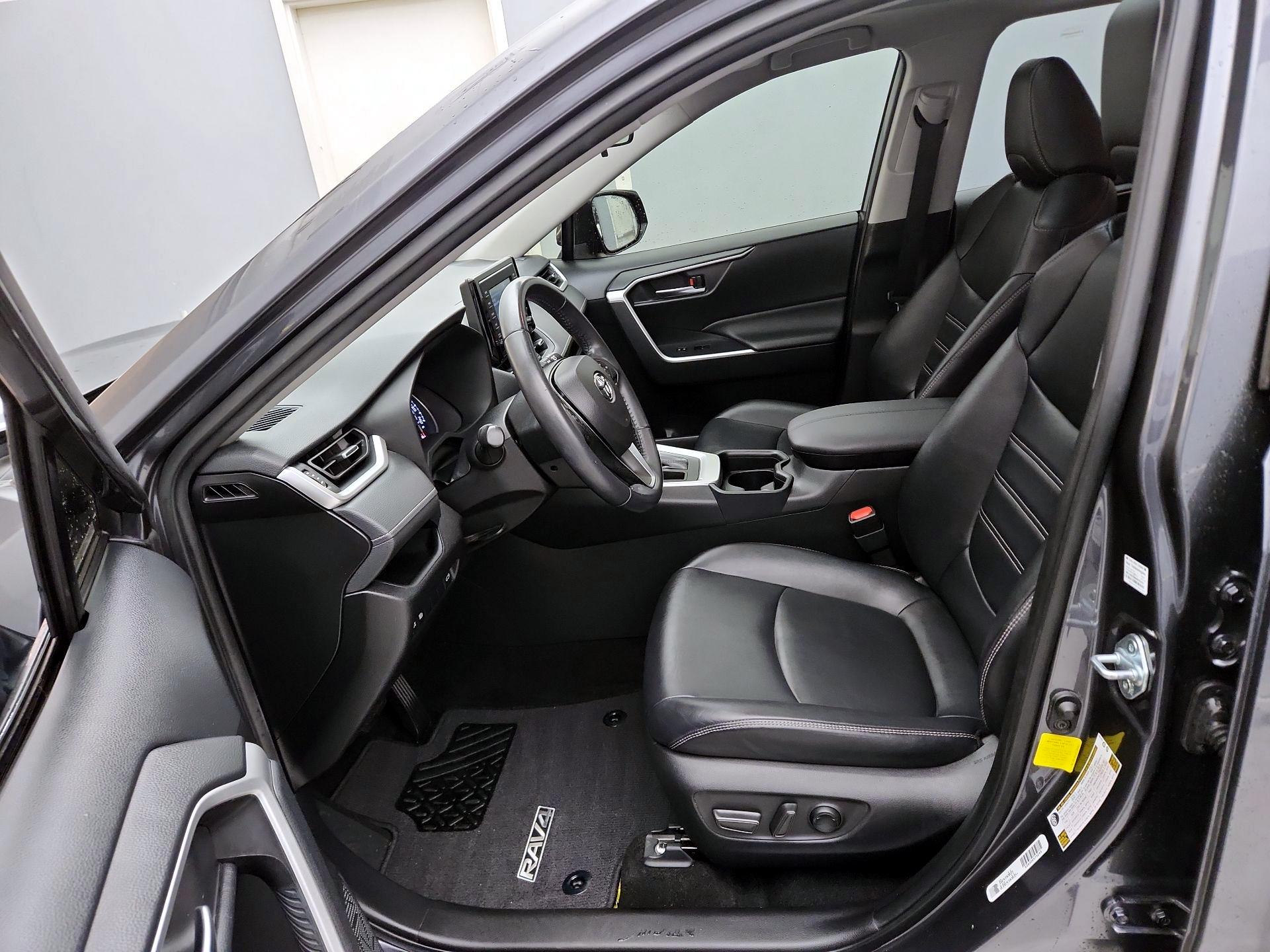 Thumbnail: 2020 Toyota RAV4 - 11