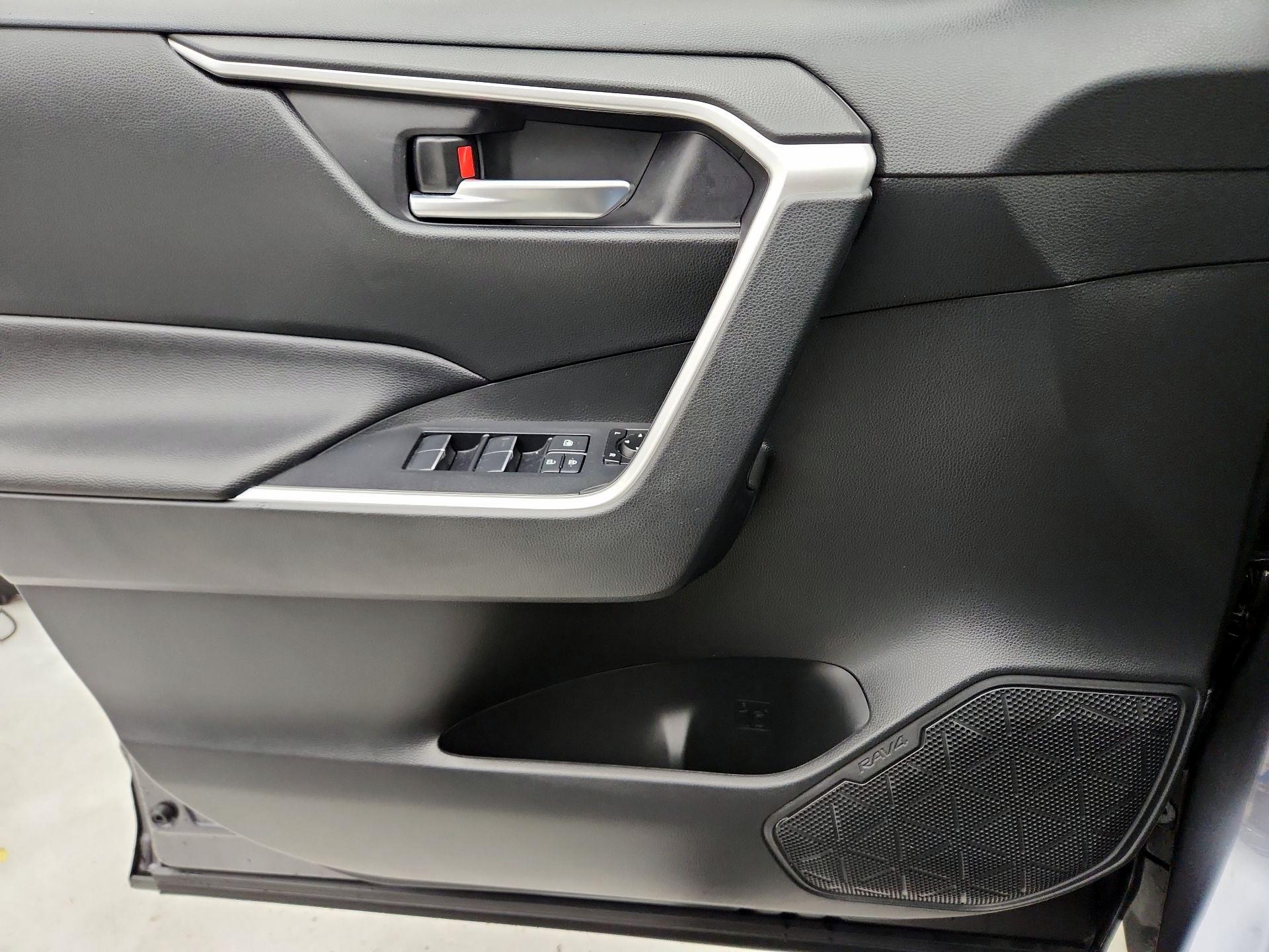 Thumbnail: 2020 Toyota RAV4 - 12