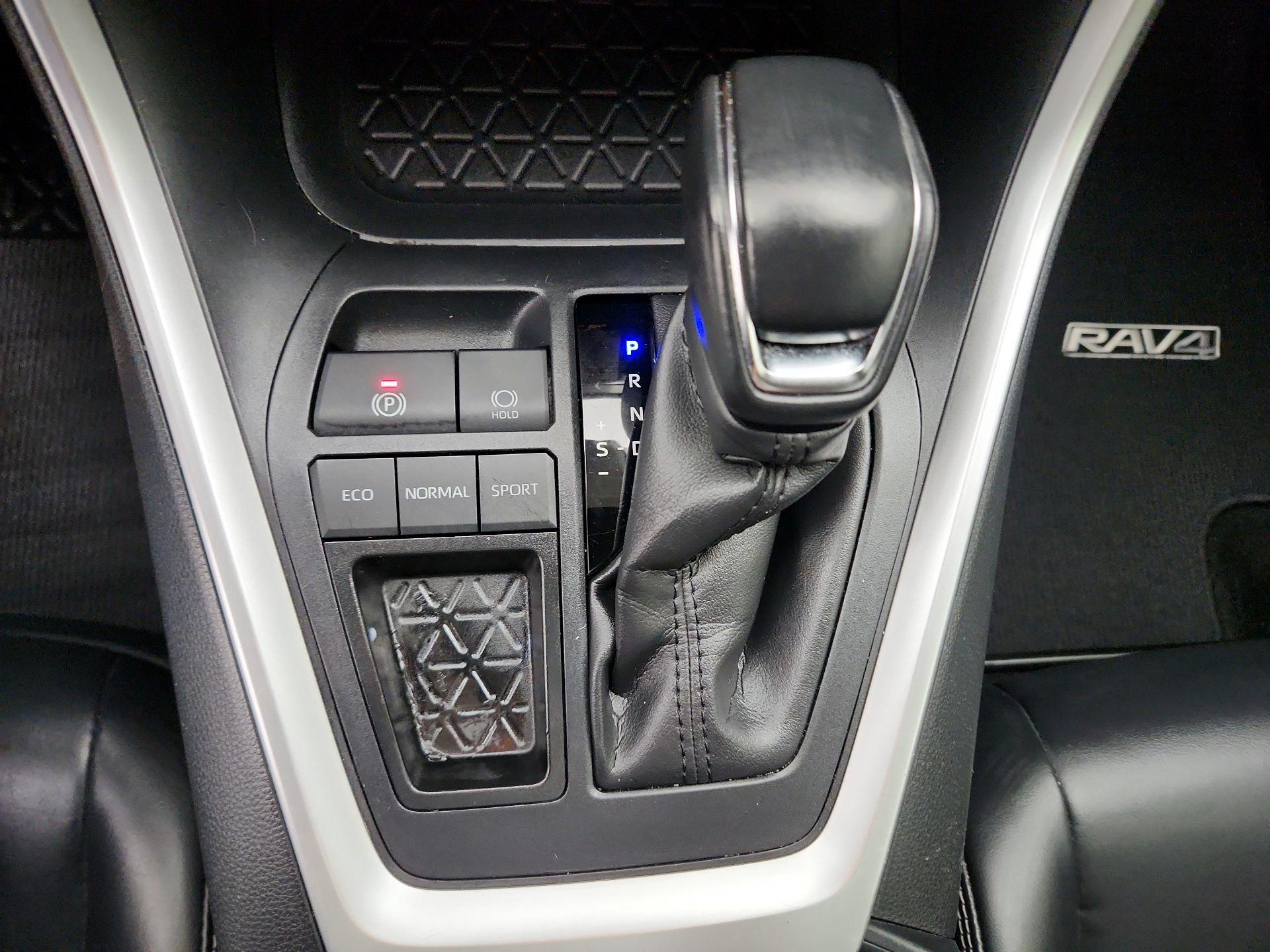 Thumbnail: 2020 Toyota RAV4 - 17