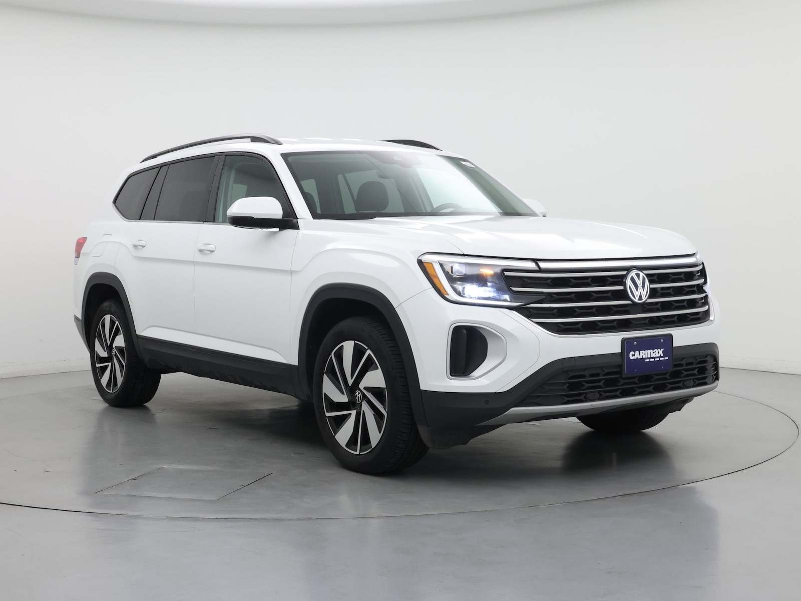 2024 Volkswagen Atlas SE w/Tech - Photo 2