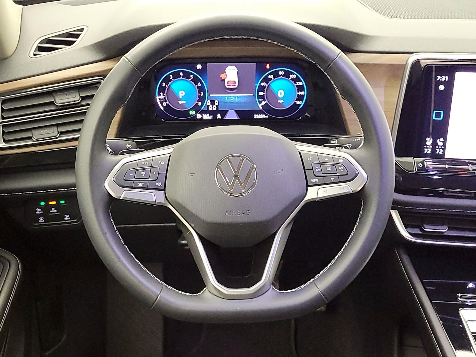 2024 Volkswagen Atlas SE w/Tech - Photo 11