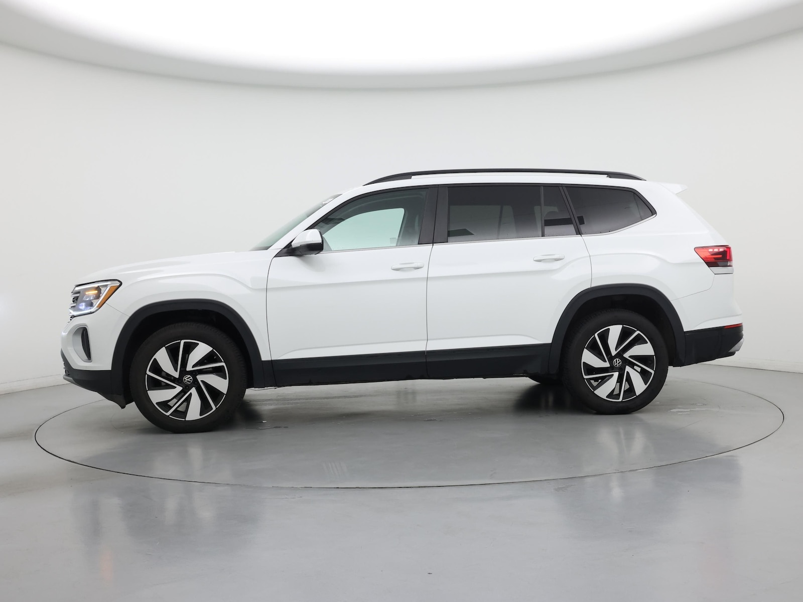 2024 Volkswagen Atlas SE w/Tech - Photo 4