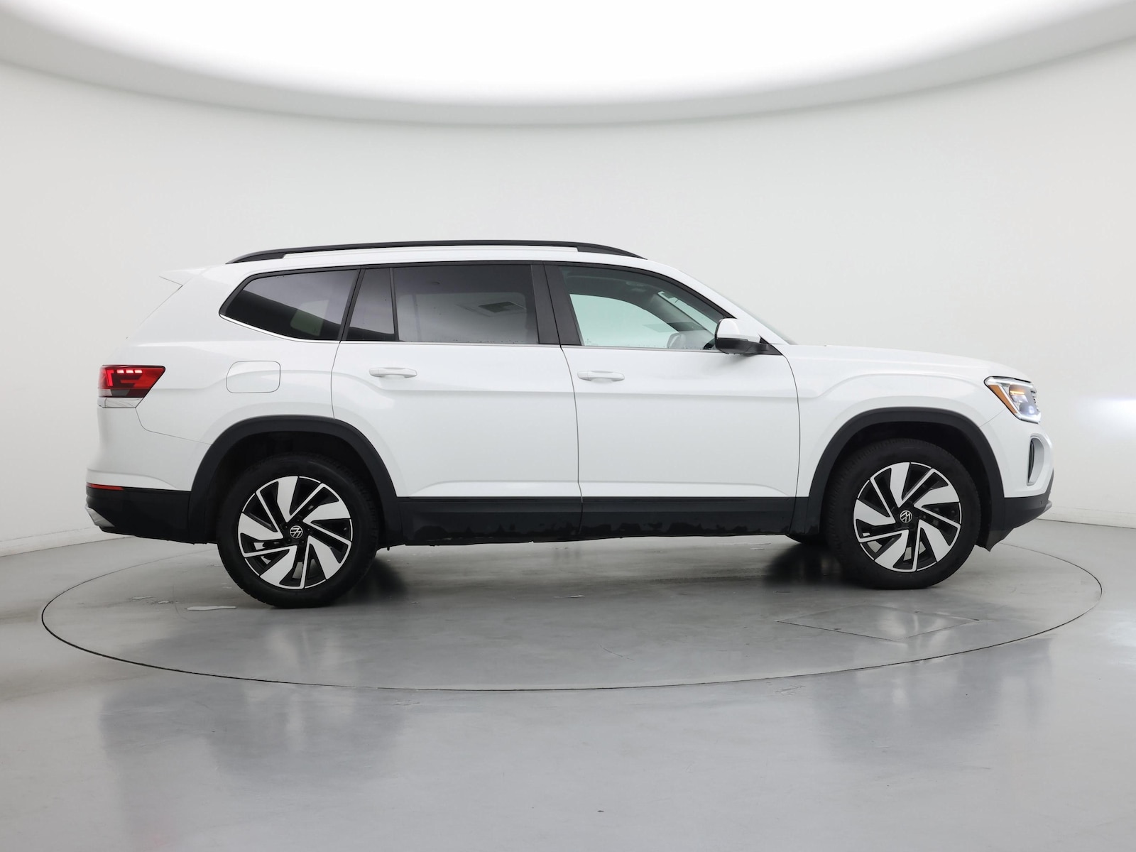 2024 Volkswagen Atlas SE w/Tech - Photo 8
