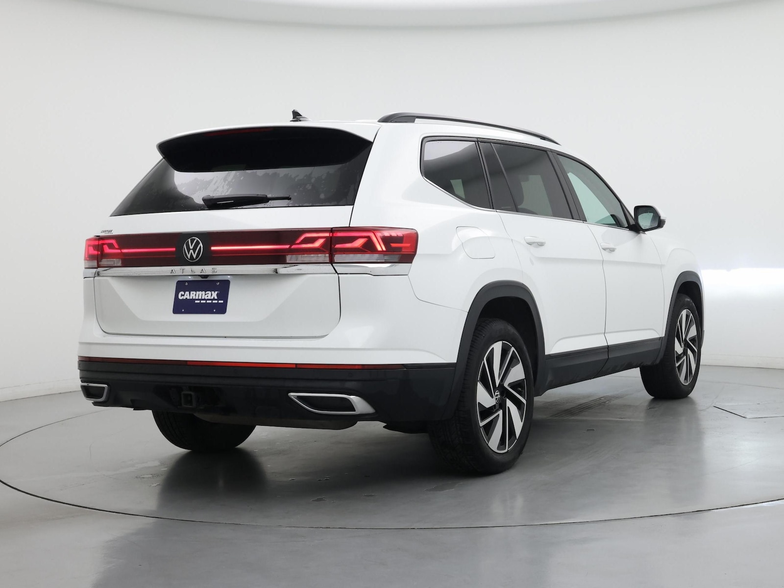 2024 Volkswagen Atlas SE w/Tech - Photo 9
