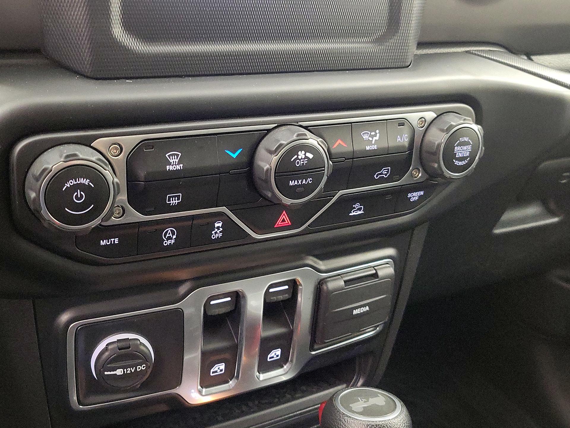 Thumbnail: 2022 Jeep Wrangler - 16