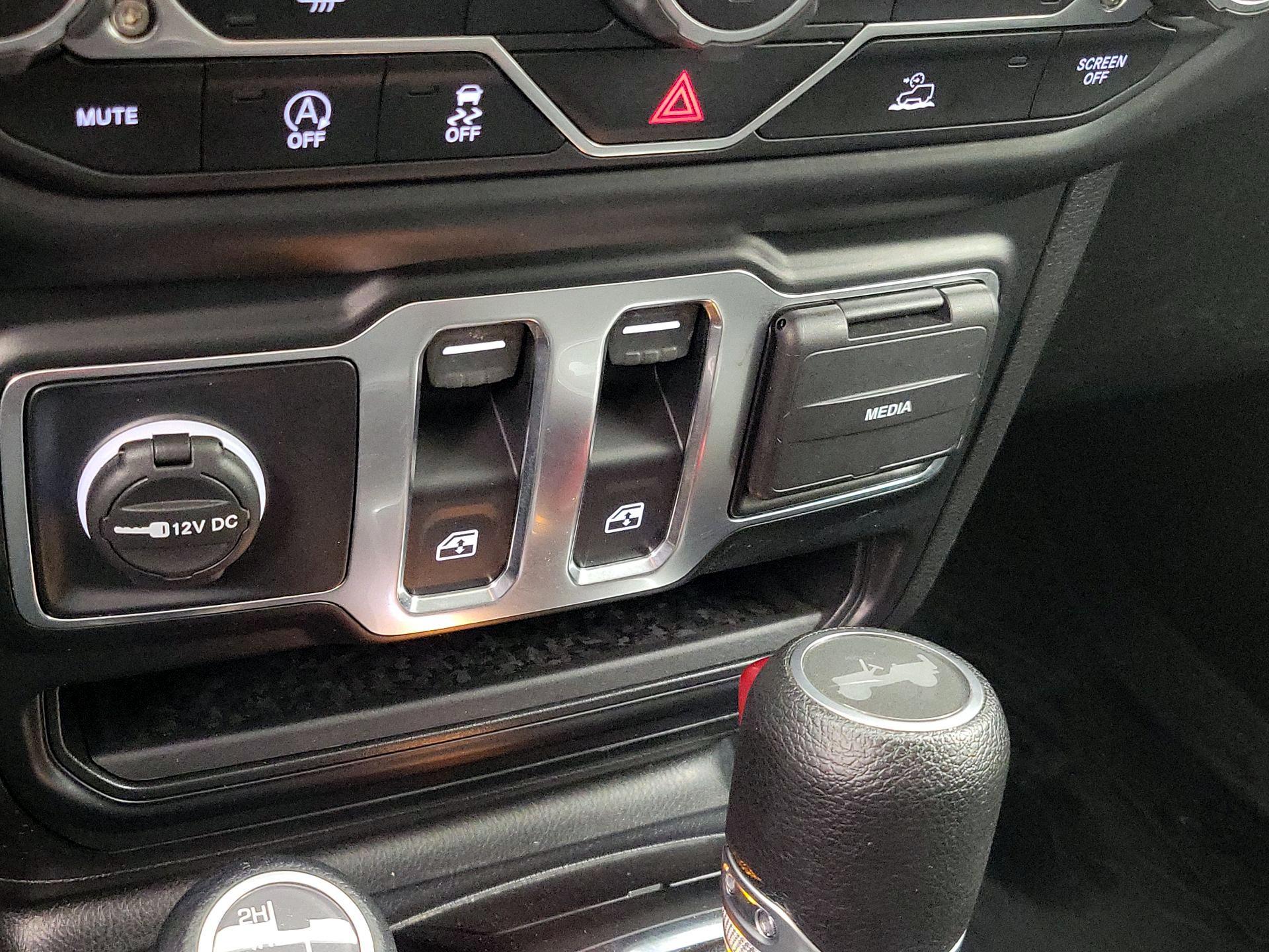 Thumbnail: 2022 Jeep Wrangler - 18