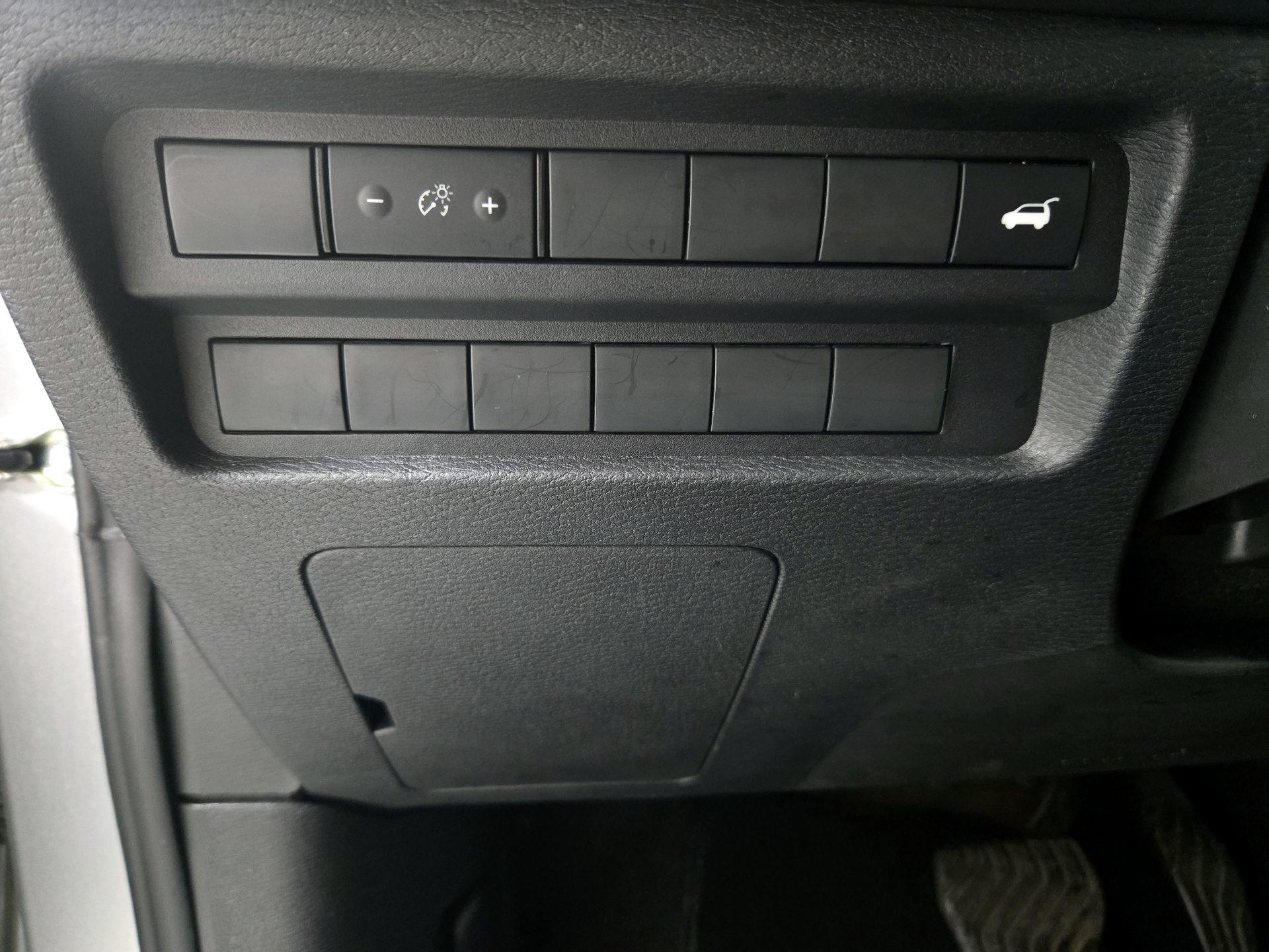 Thumbnail: 2024 Mitsubishi Outlander - 13