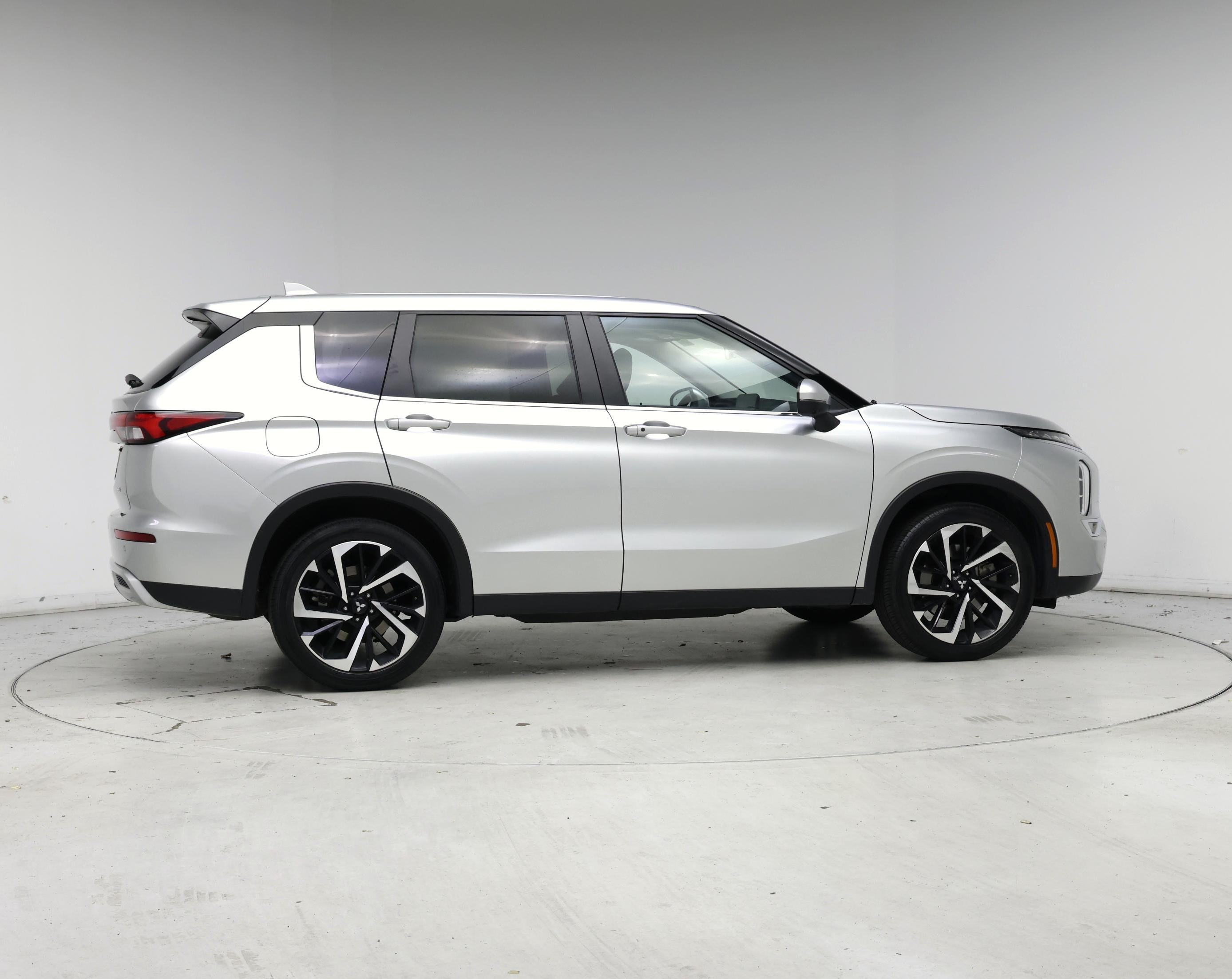 Thumbnail: 2024 Mitsubishi Outlander - 7