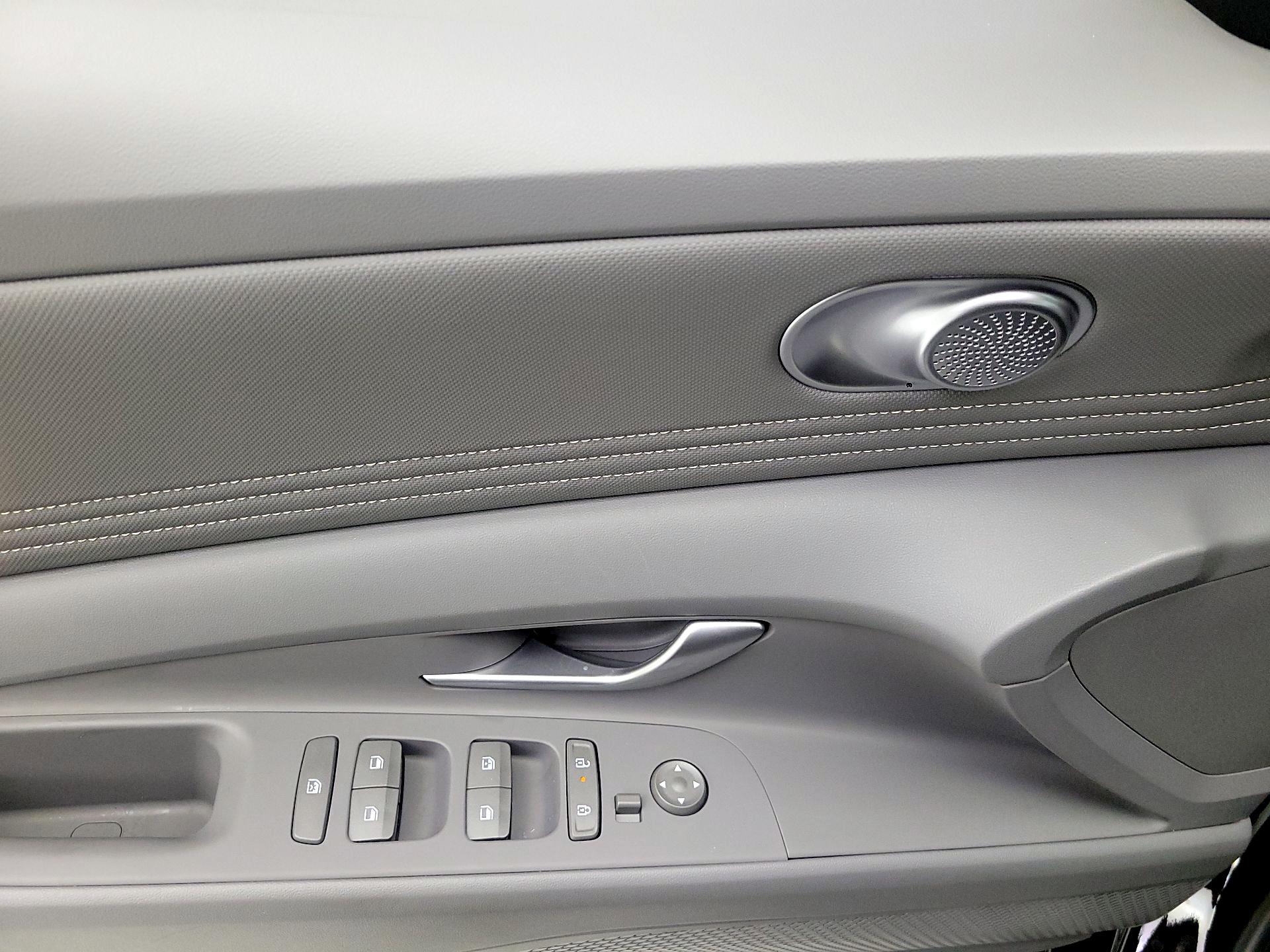 Thumbnail: 2025 Hyundai Elantra - 10