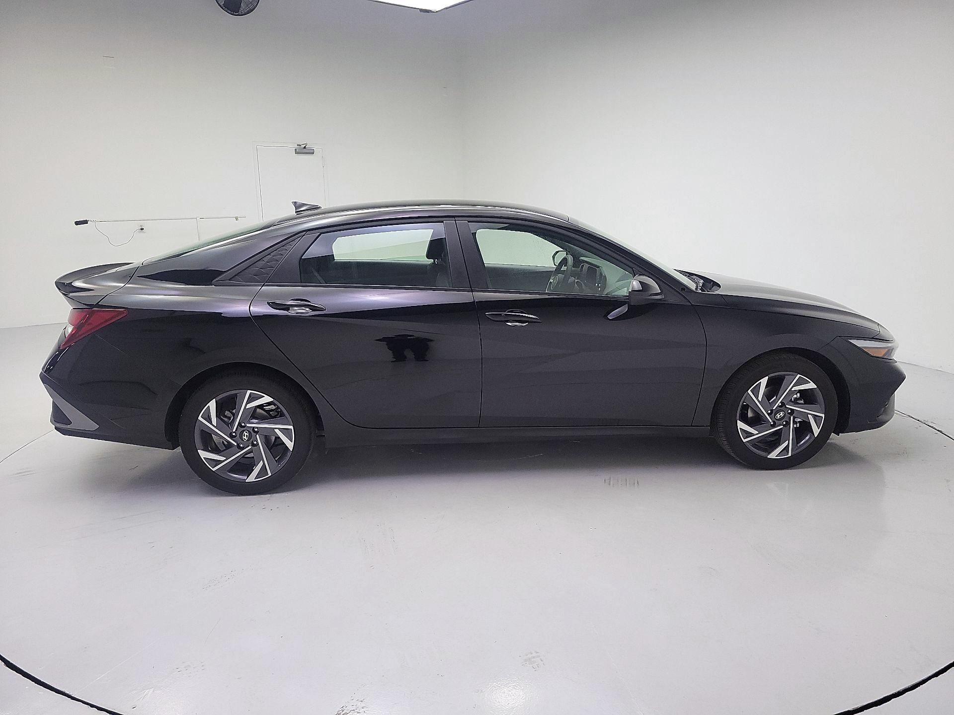 Thumbnail: 2025 Hyundai Elantra - 4