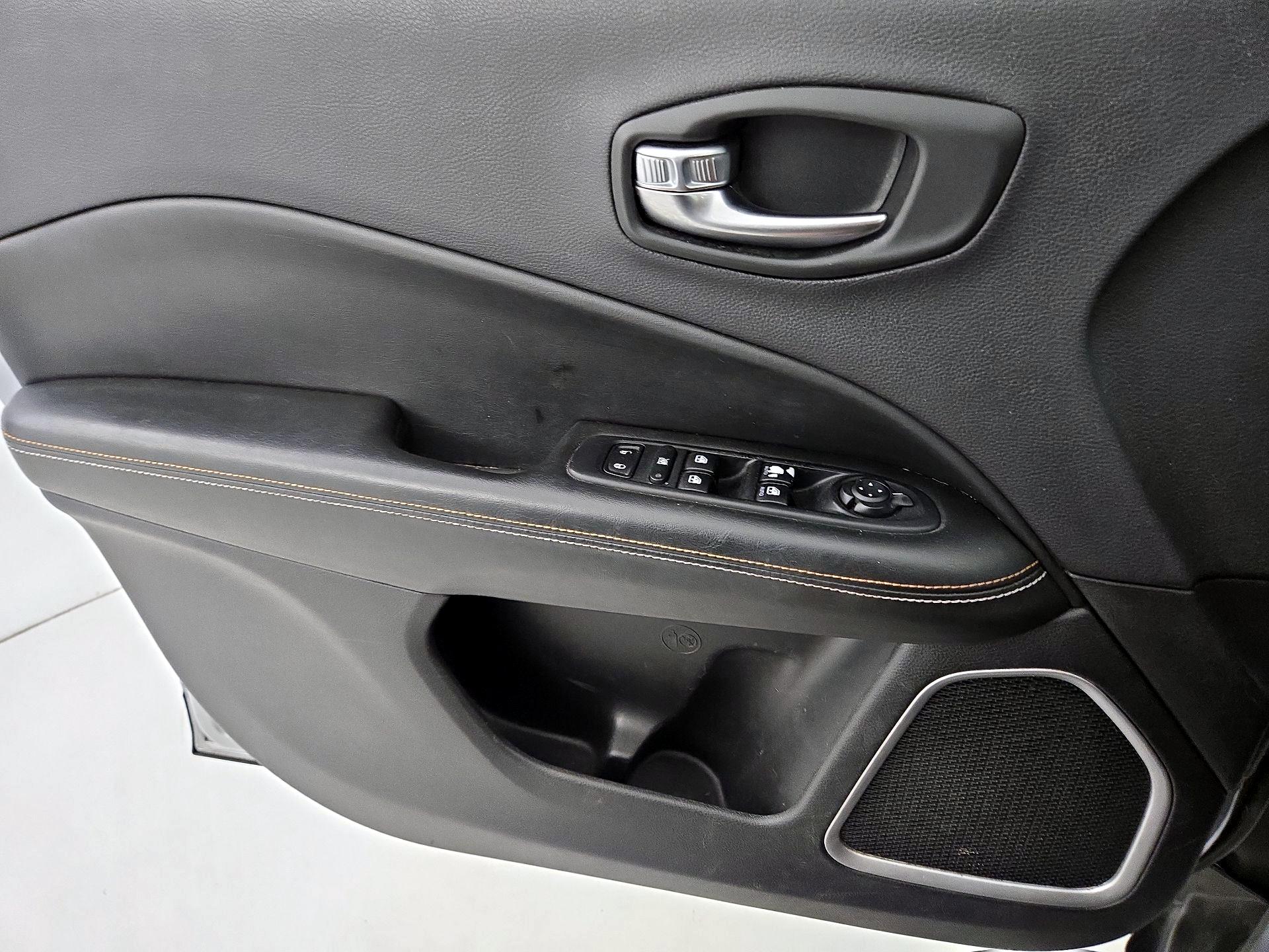 Thumbnail: 2018 Jeep Compass - 12