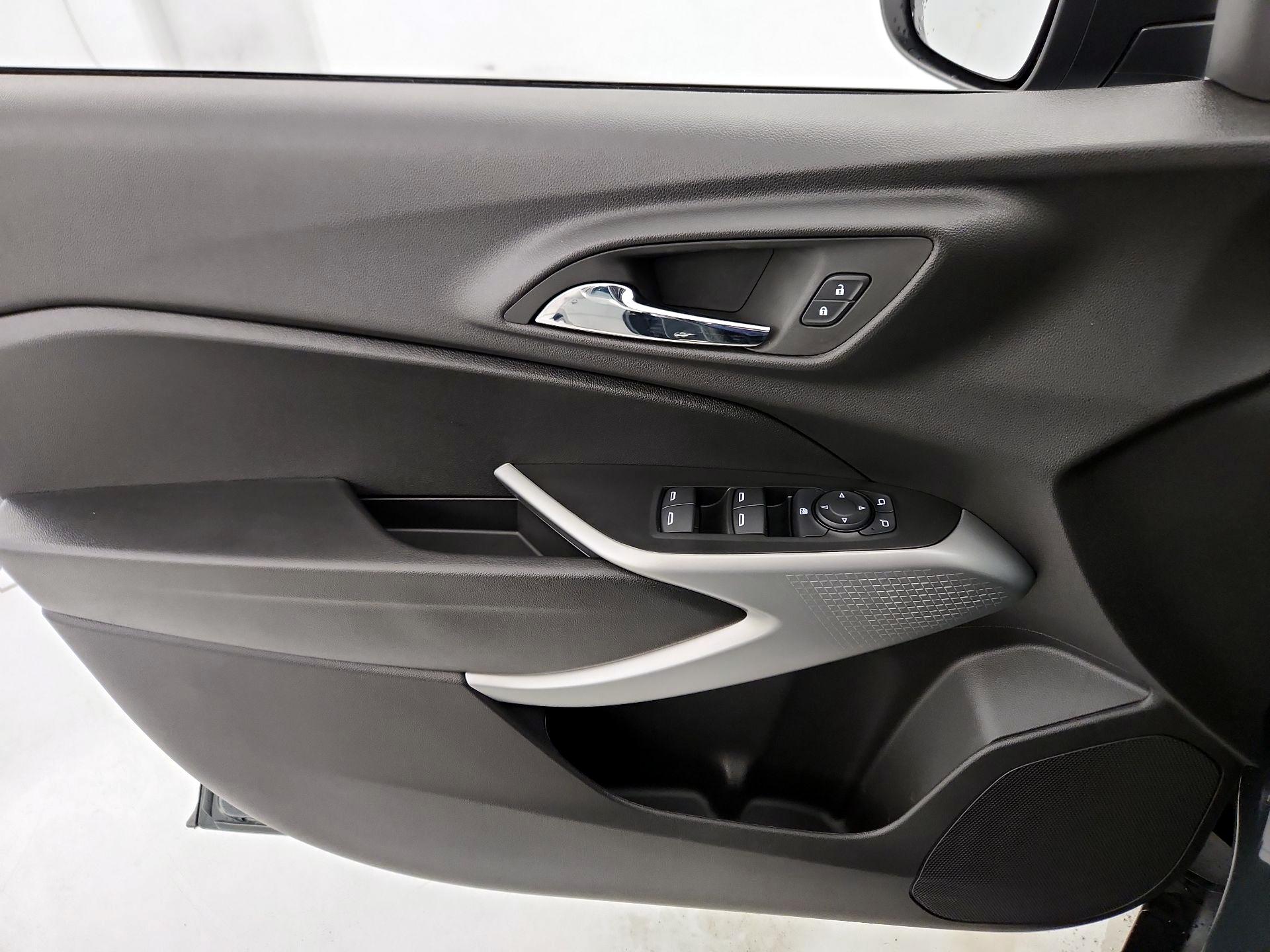 Thumbnail: 2025 Chevrolet Trax - 12