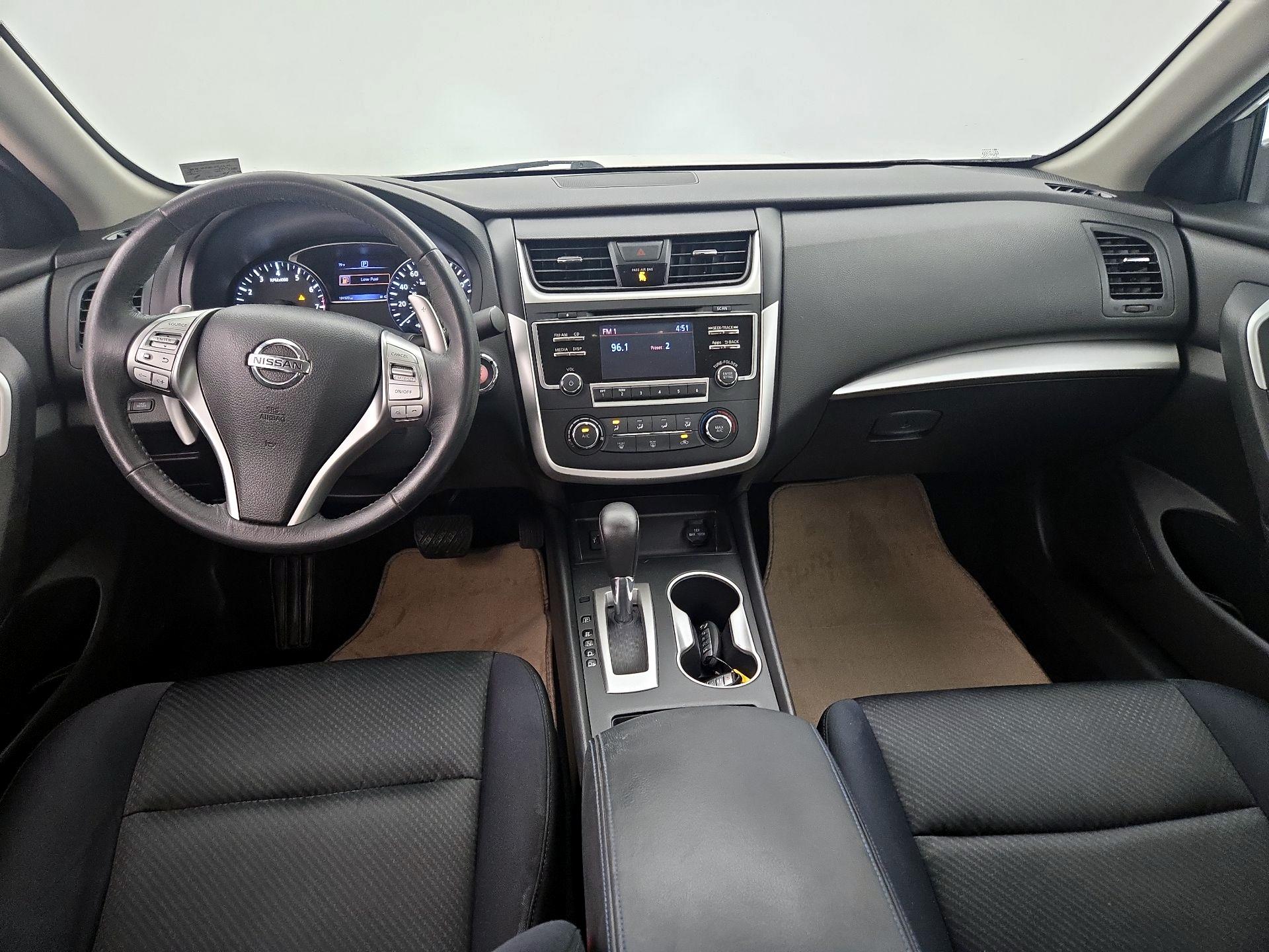 Thumbnail: 2016 Nissan Altima - 9