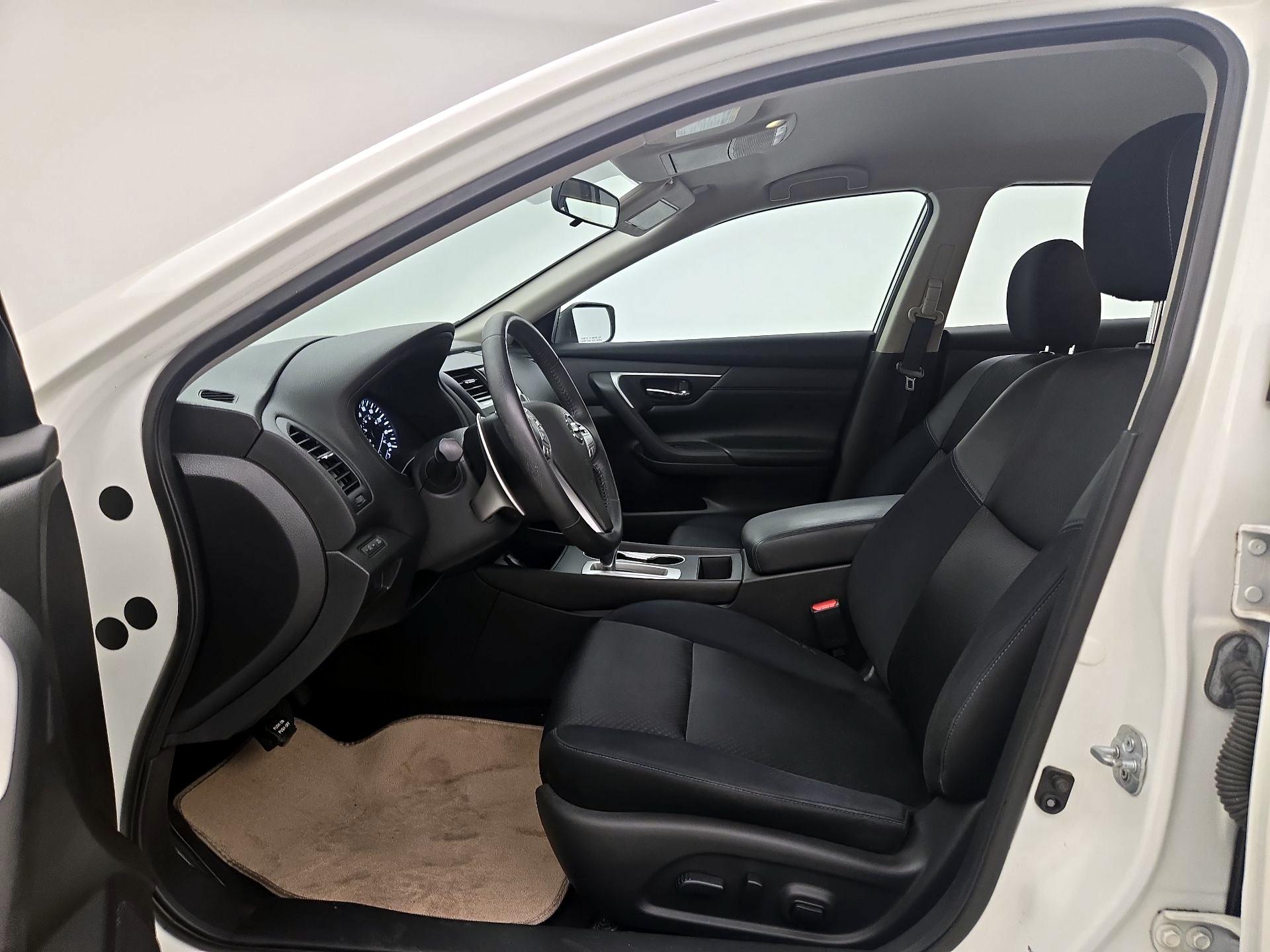 Thumbnail: 2016 Nissan Altima - 11