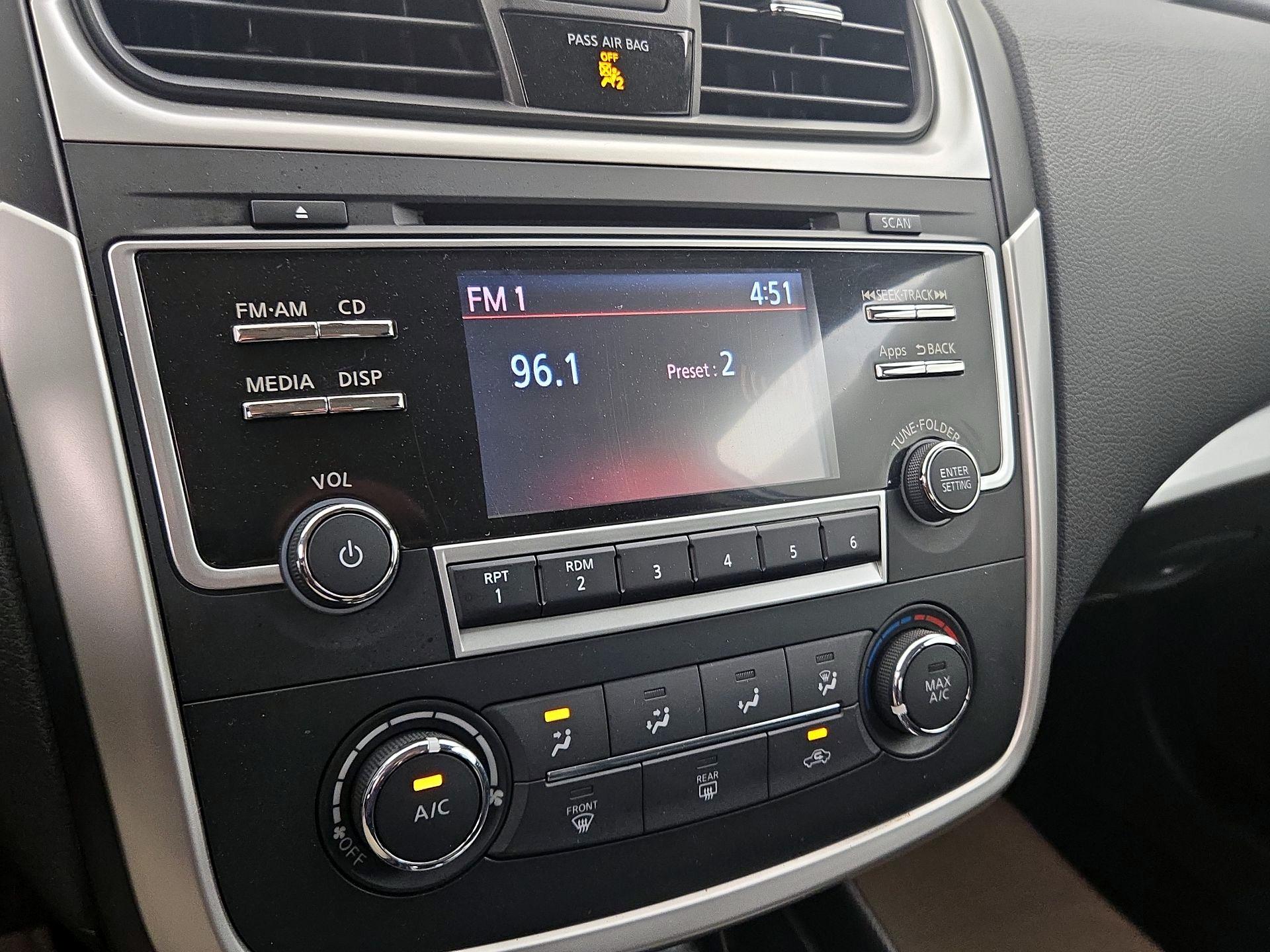 Thumbnail: 2016 Nissan Altima - 15