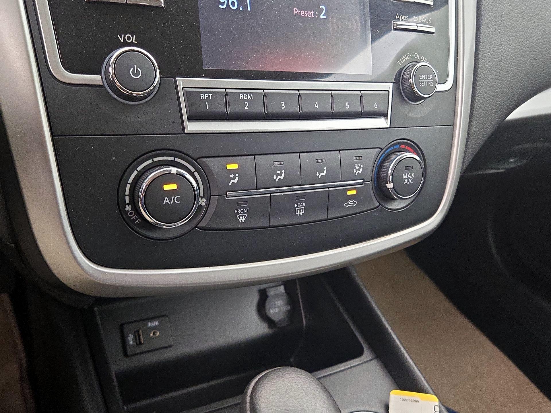 Thumbnail: 2016 Nissan Altima - 16